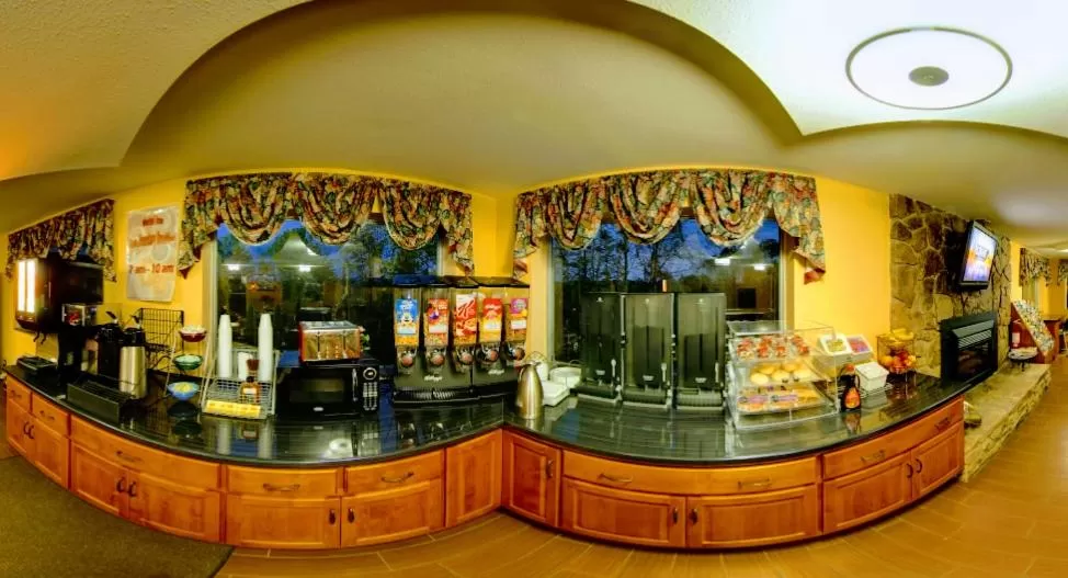 American breakfast in Dahlonega Mountain Inn