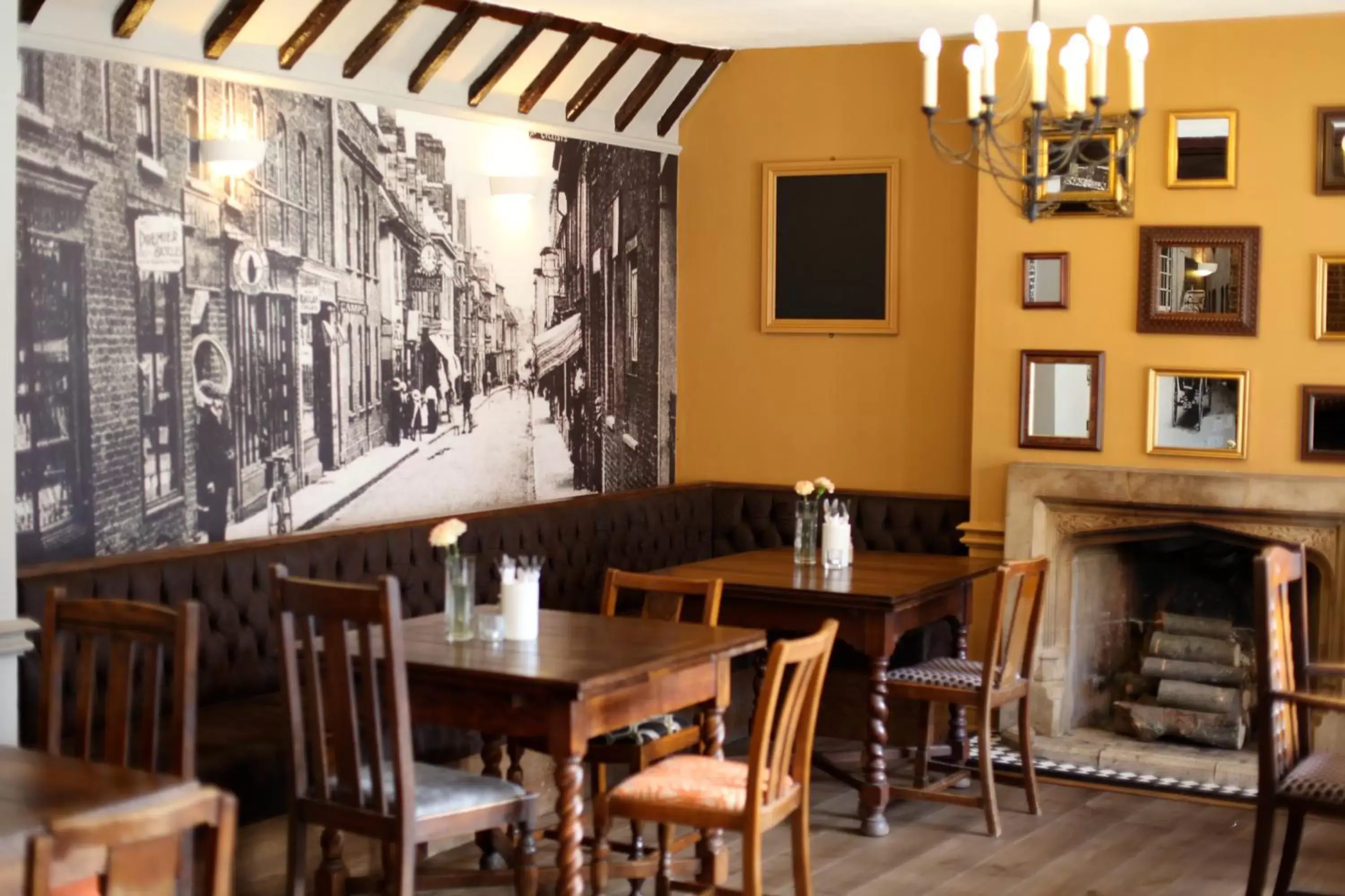 Lounge or bar, Restaurant/Places to Eat in Old Bull Inn