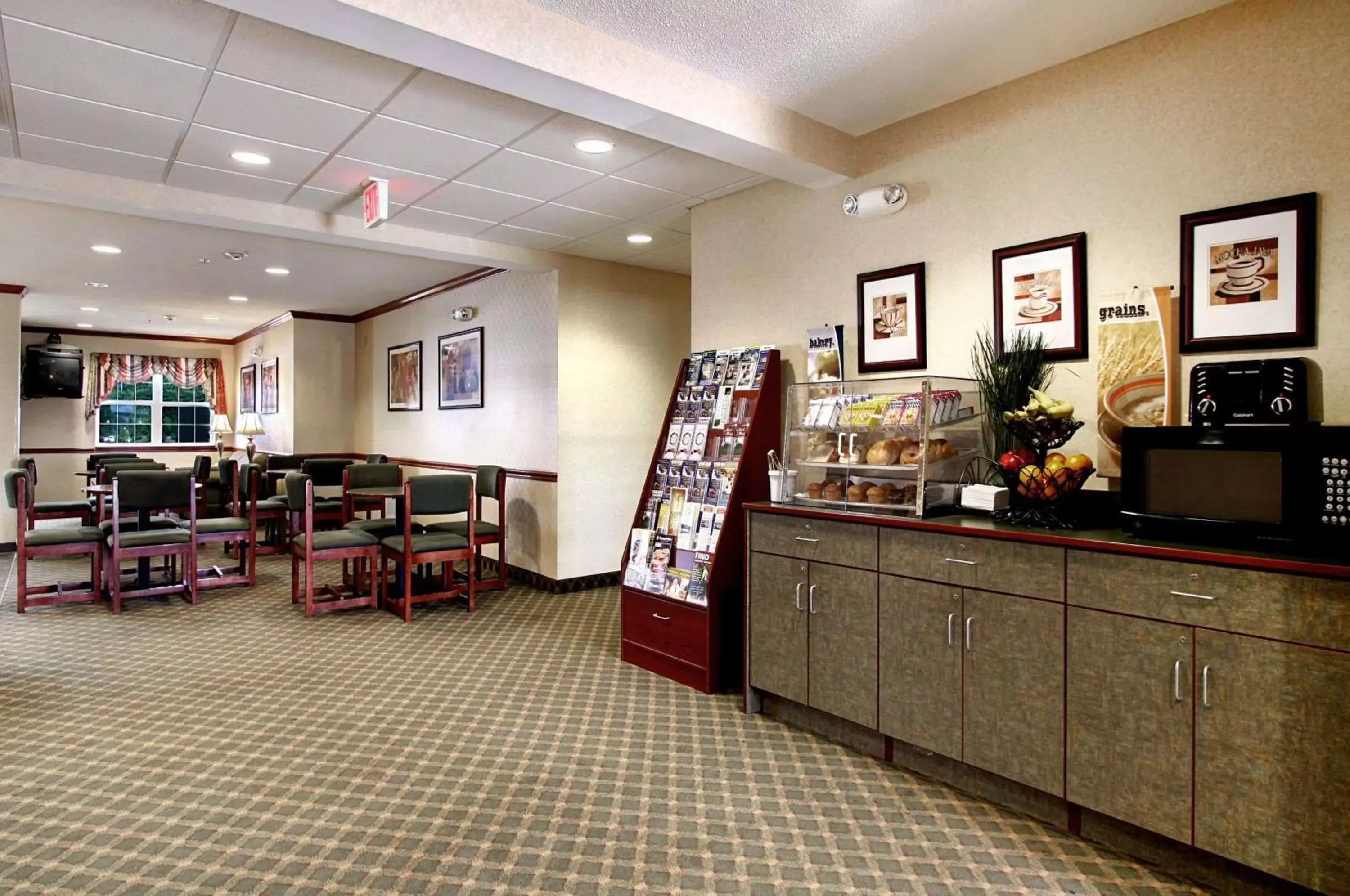On site, Restaurant/Places to Eat in Microtel Inn & Suites by Wyndham Bridgeport