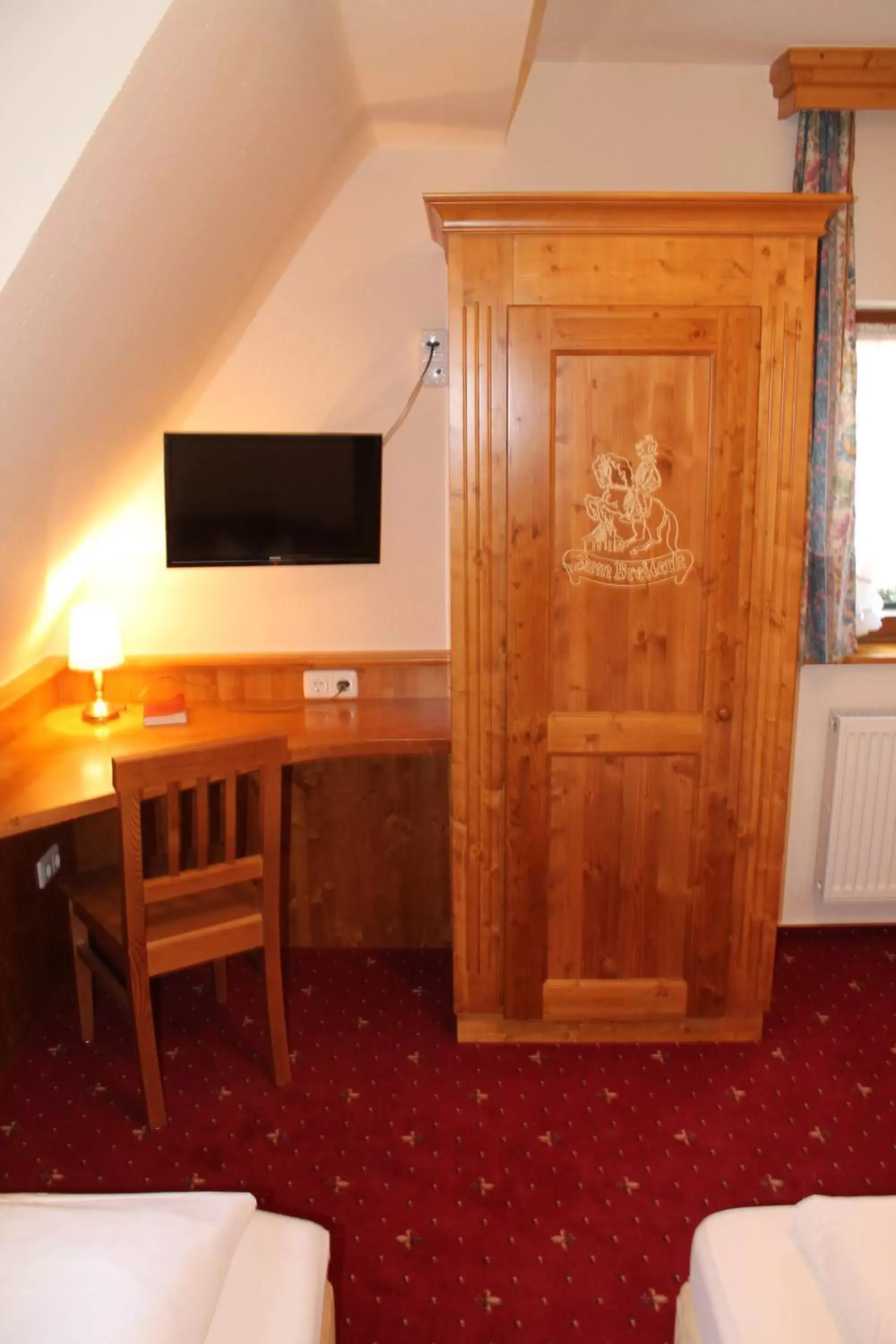 Bedroom, TV/Entertainment Center in Hotel Zum Breiterle