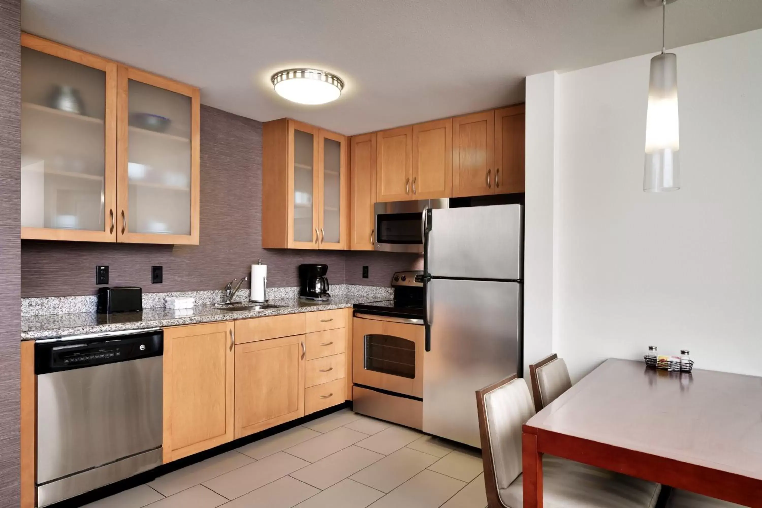 Bedroom, Kitchen/Kitchenette in Residence Inn by Marriott Greenville