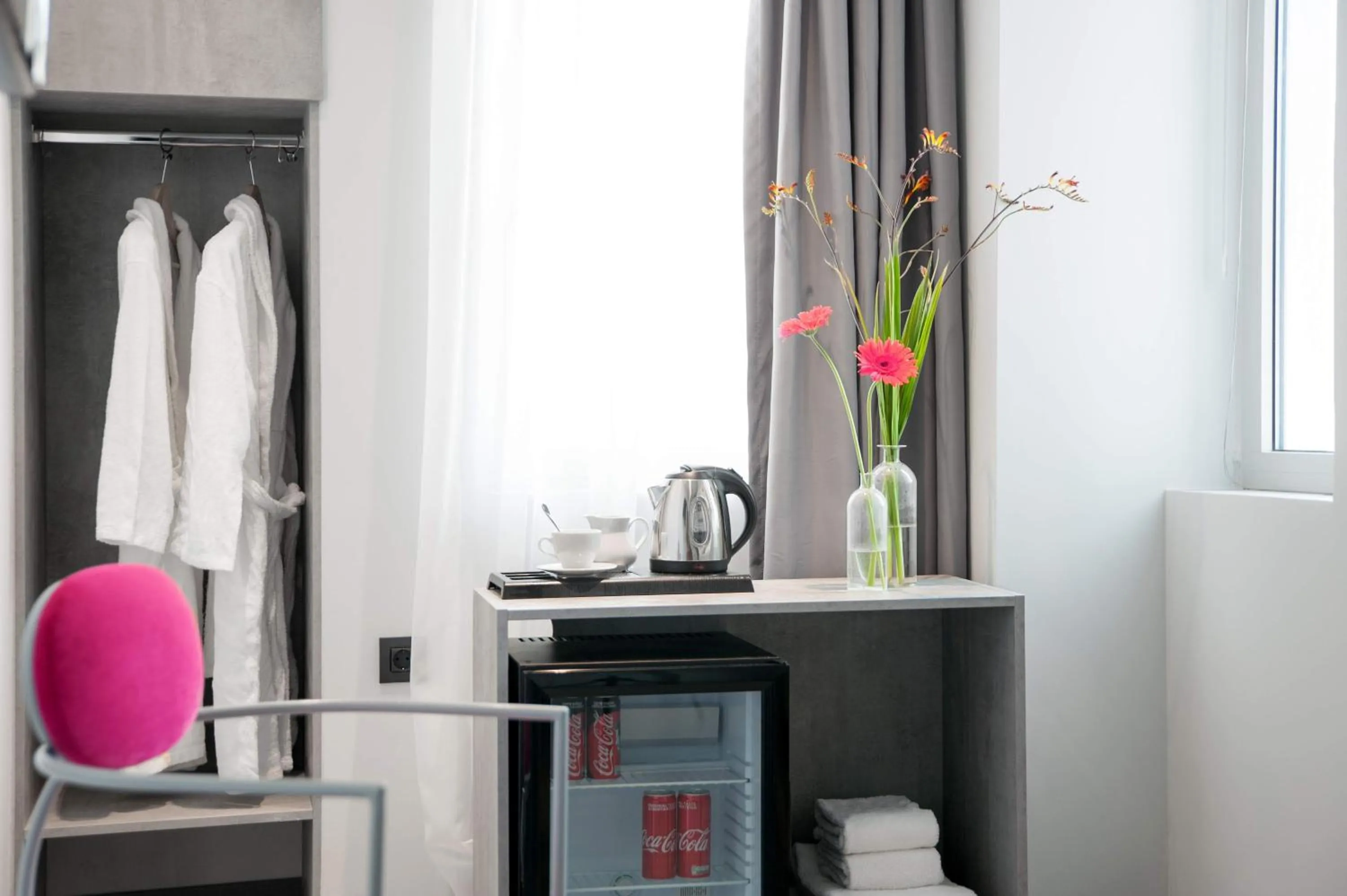 Coffee/tea facilities in Athens Utopia Ermou