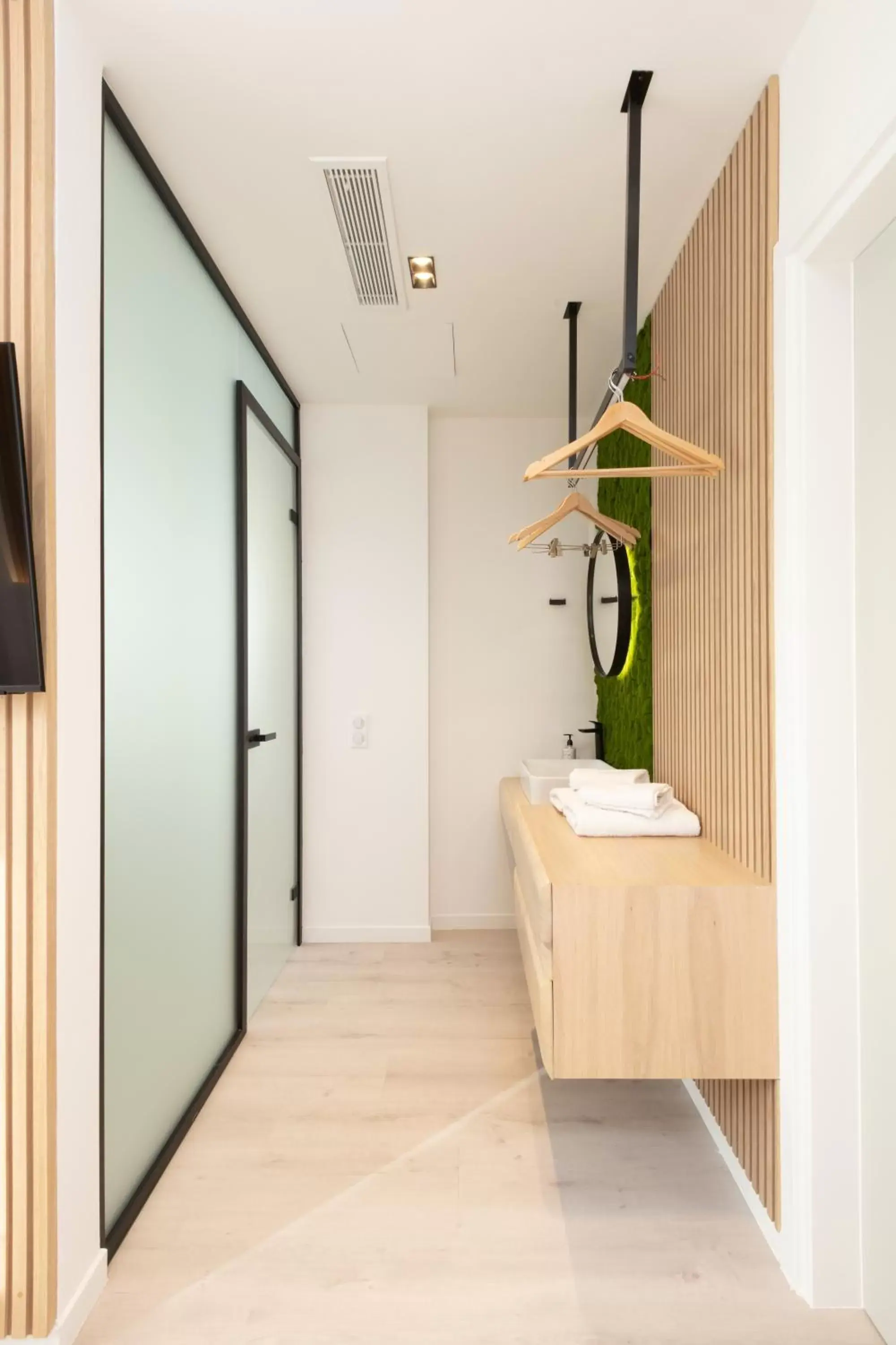 wardrobe, Bathroom in LUX&EASY Athens Metro Suites