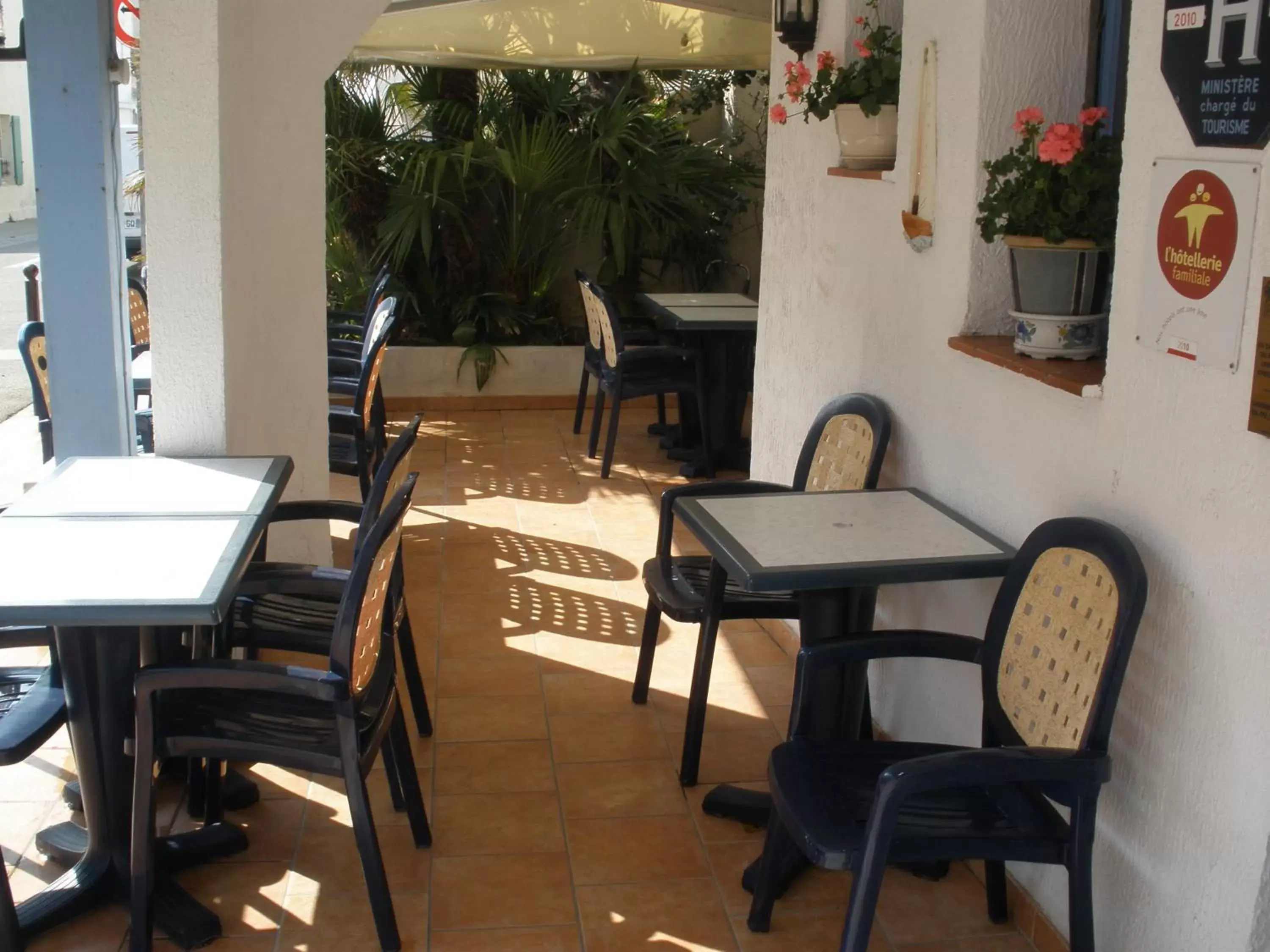 Balcony/Terrace in Hotel Les Palmiers En Camargue