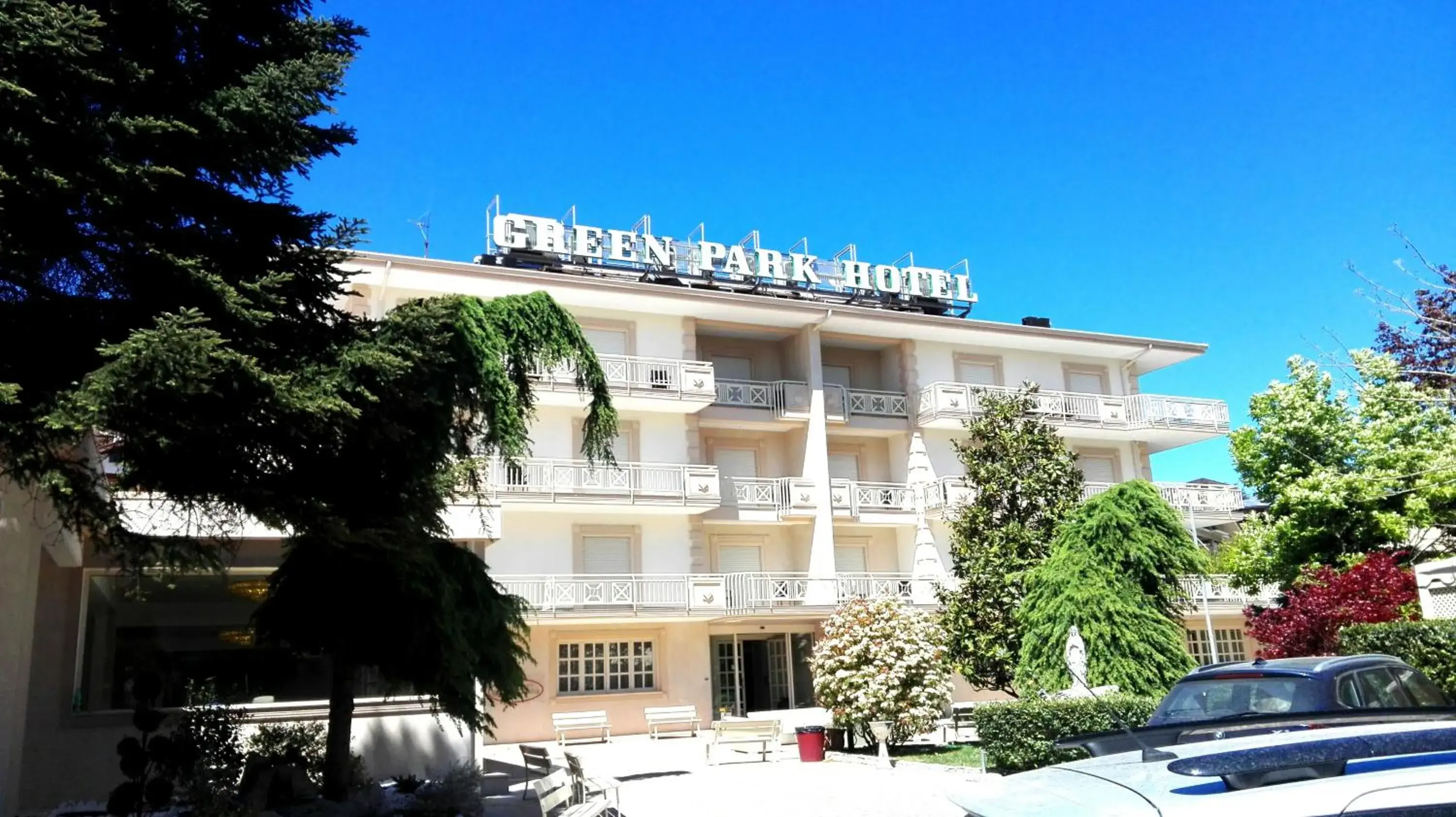 Facade/entrance, Property Building in Green Park Hotel