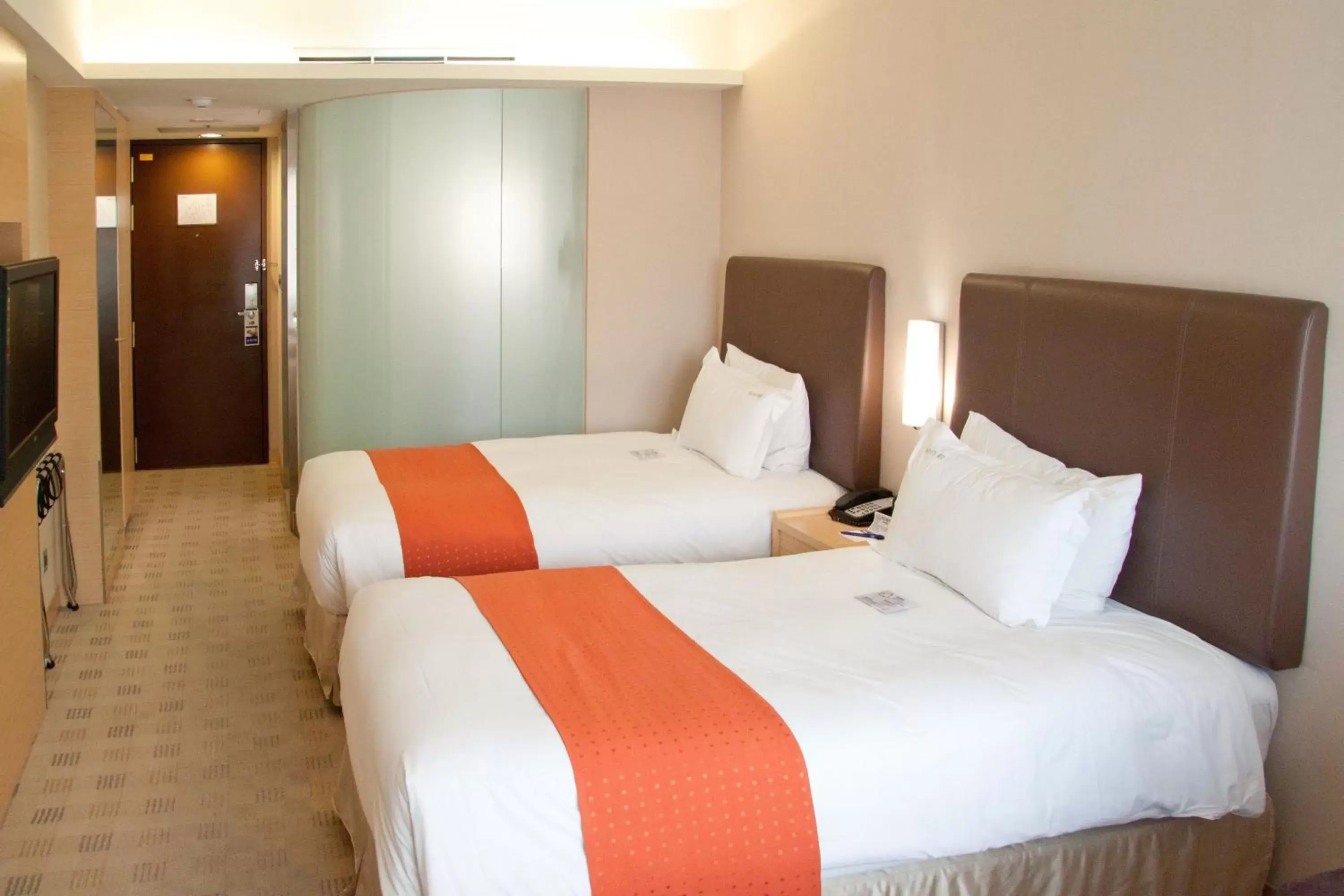 Photo of the whole room, Bed in Holiday Inn Express Taoyuan, an IHG Hotel