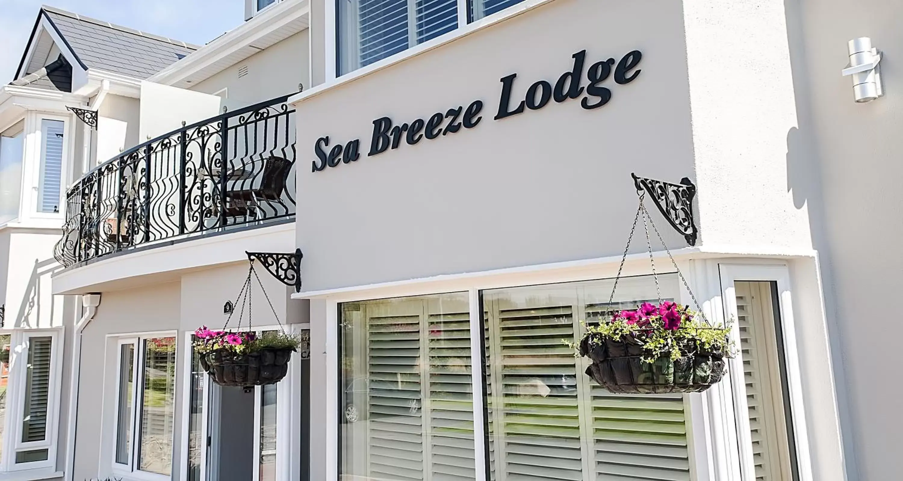 Facade/entrance, Property Building in Sea Breeze Lodge B&B Galway