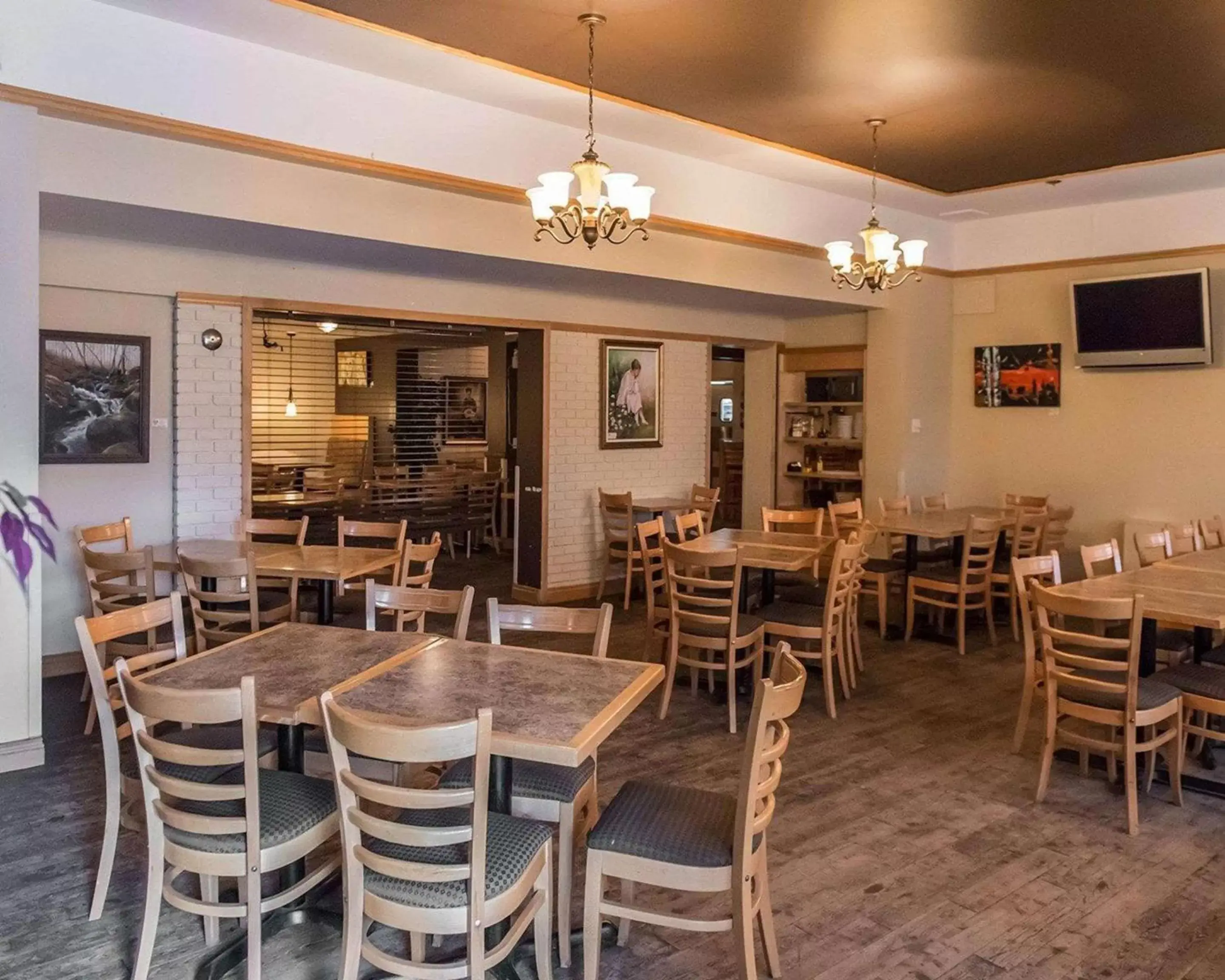 Restaurant/places to eat in Quality Inn Mont-Laurier Restaurant/places to eat in Quality Inn Mont-Laurier