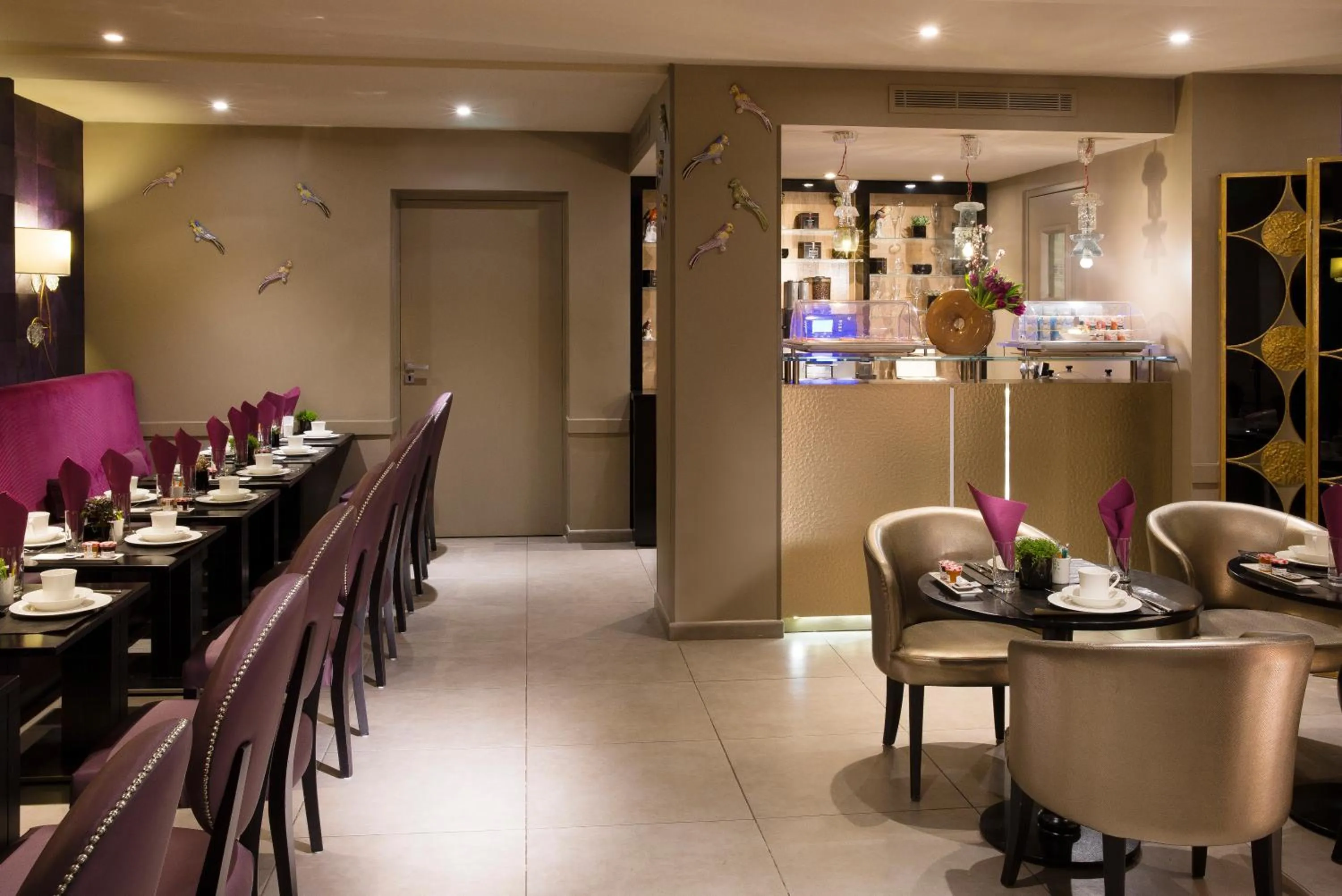 Food and drinks in Hôtel Mondial