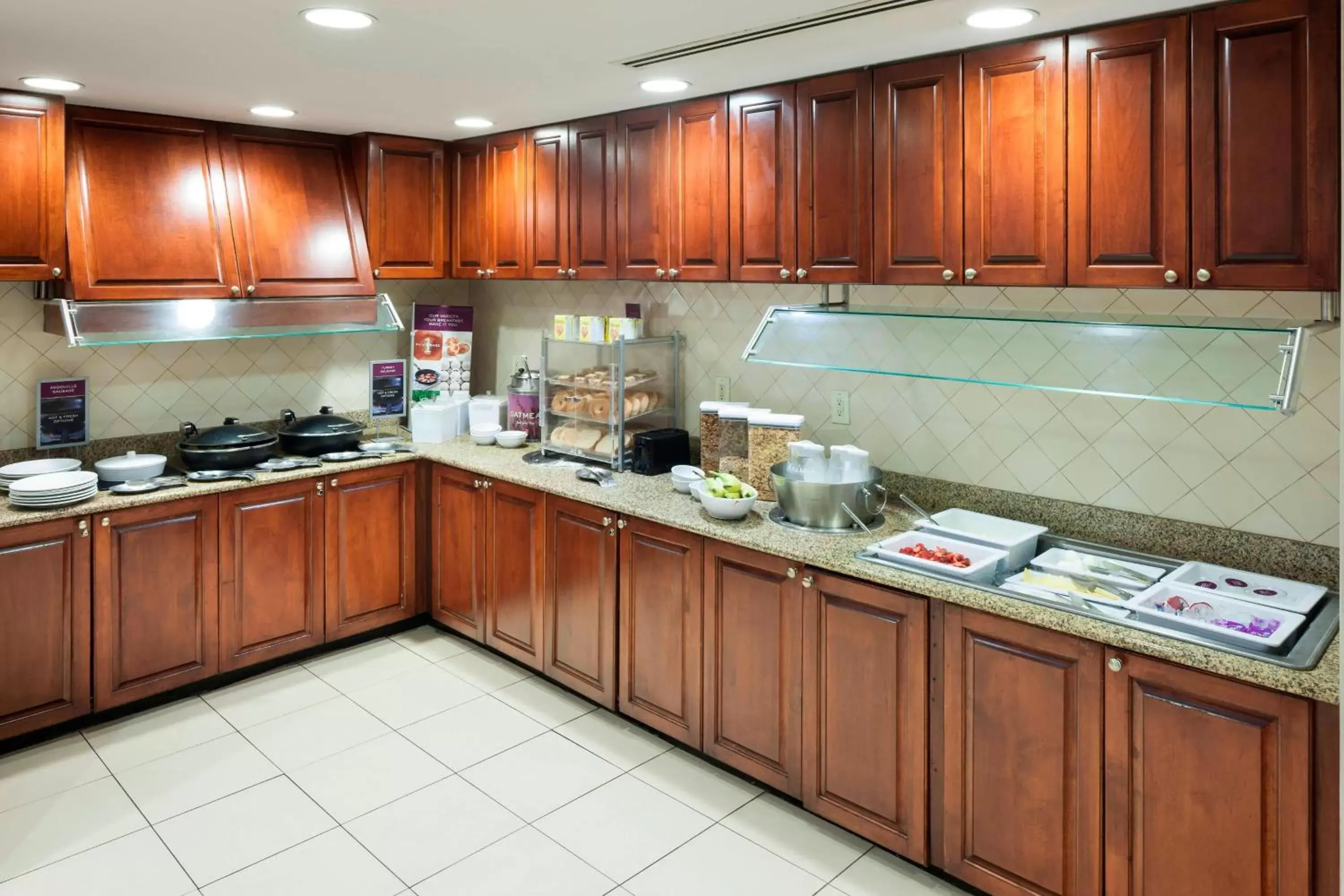 Breakfast, Kitchen/Kitchenette in Residence Inn Jackson Ridgeland