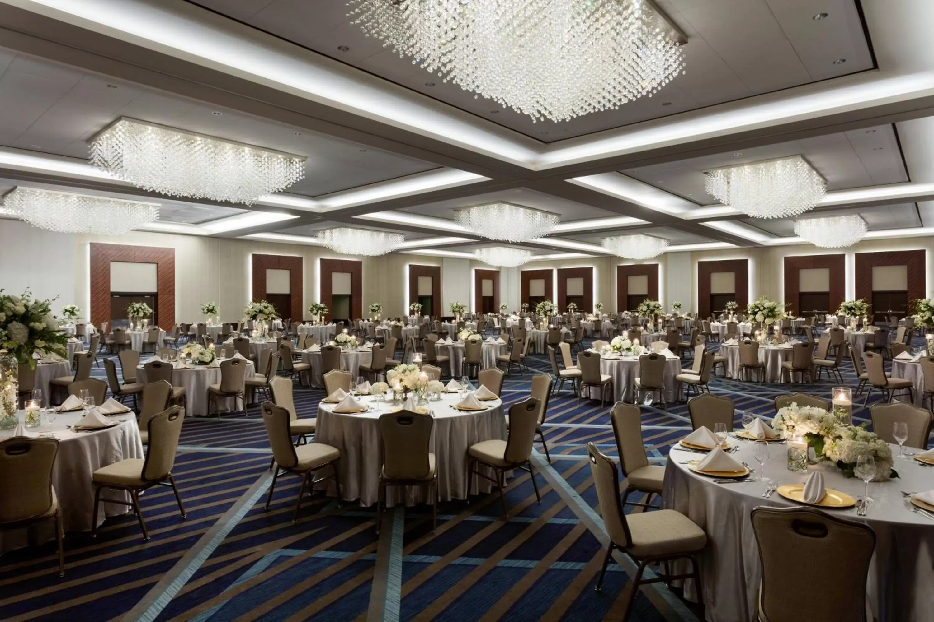 Meeting/conference room, Restaurant/Places to Eat in Marriott Marquis Houston