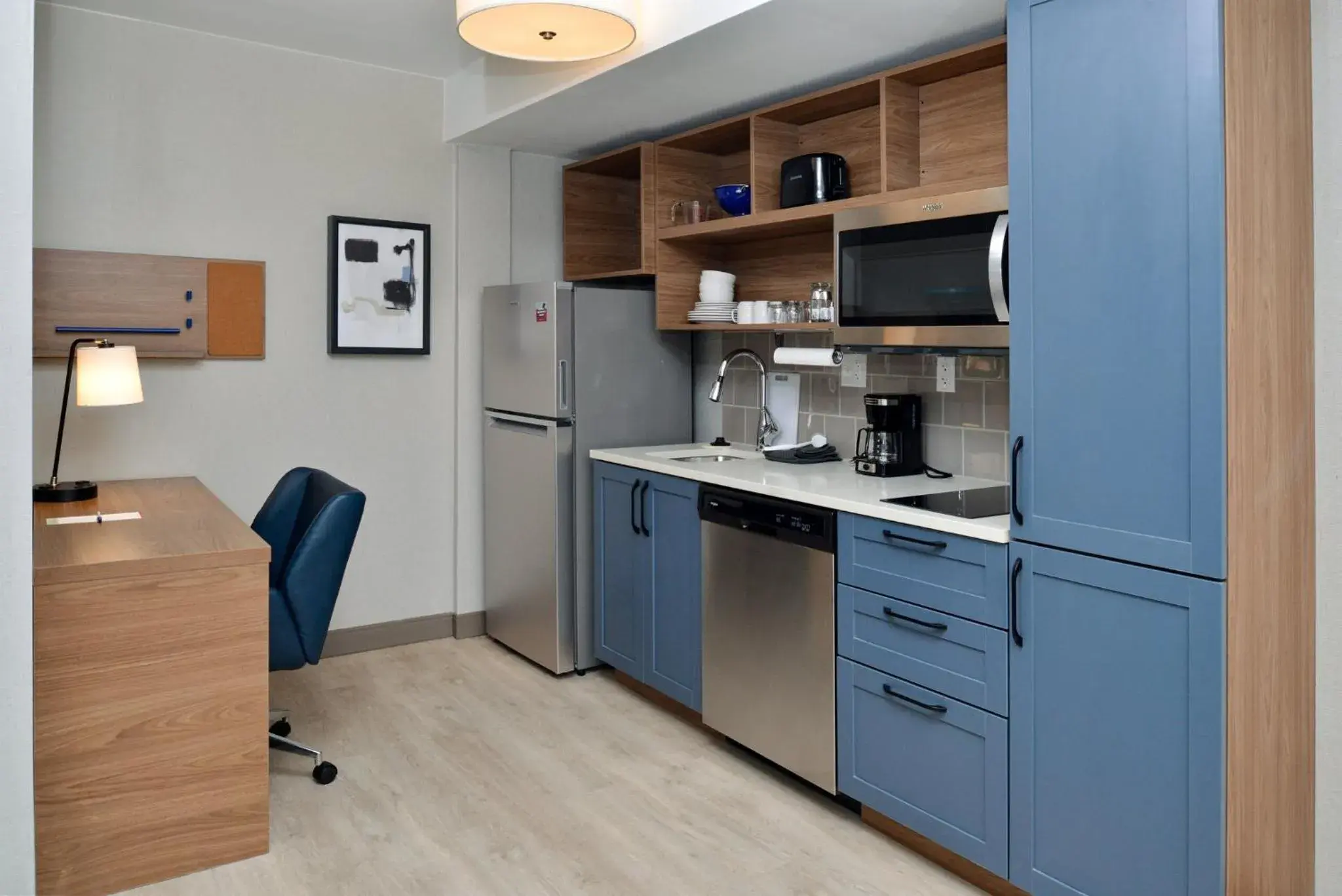 Photo of the whole room, Kitchen/Kitchenette in Candlewood Suites - Joliet Southwest, an IHG Hotel