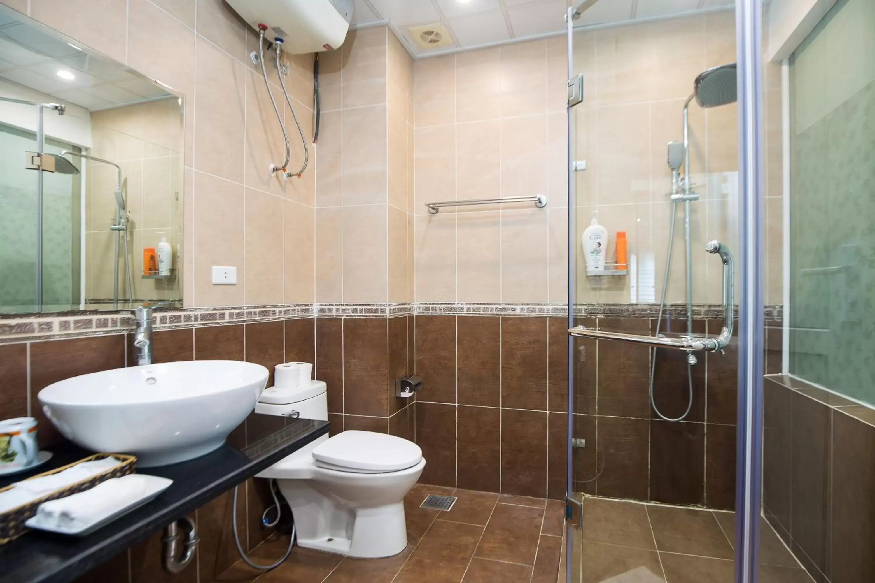 Shower, Bathroom in Splendid Star Grand Hotel and Spa