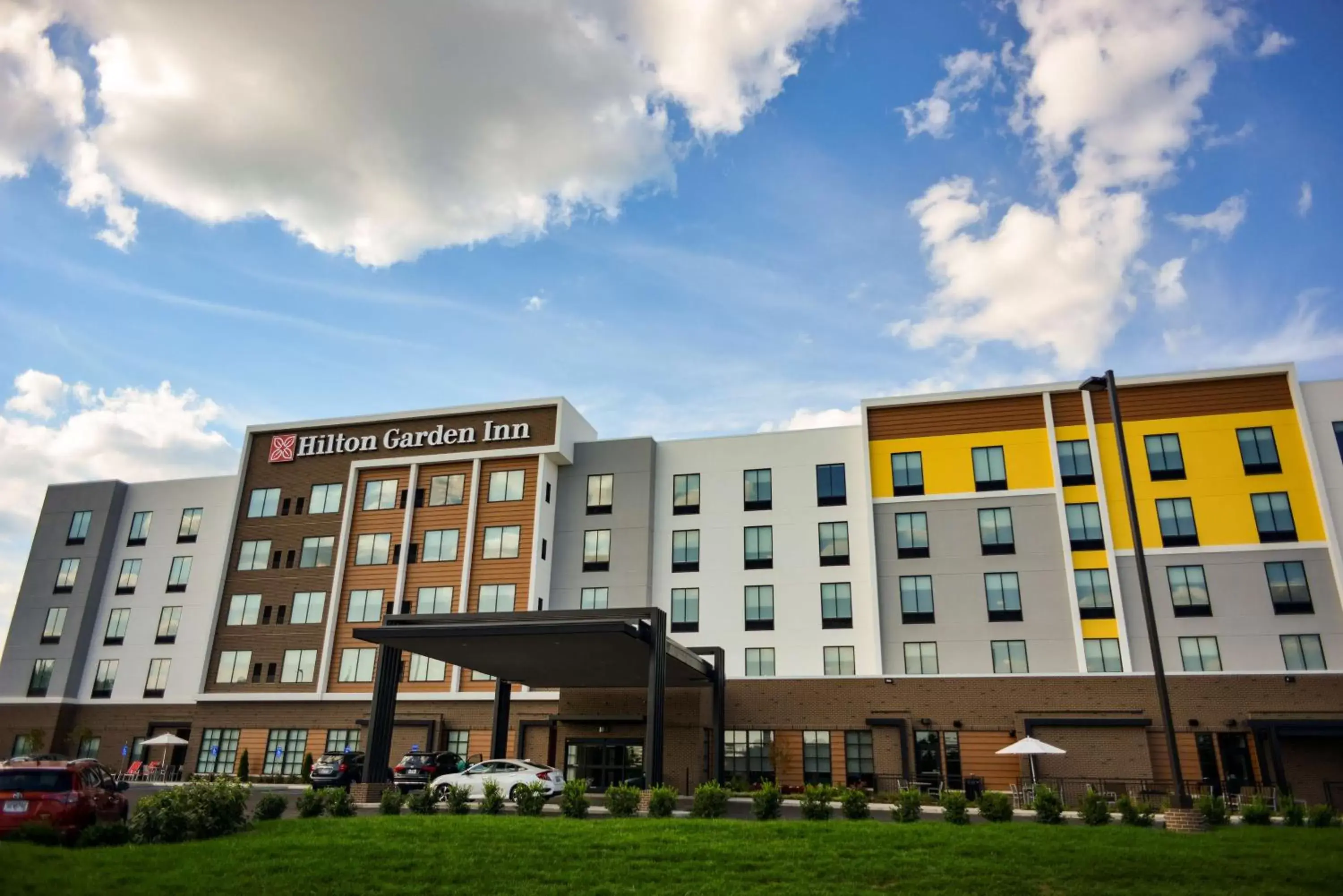 Property Building in Hilton Garden Inn Louisville Mall Of St. Matthews