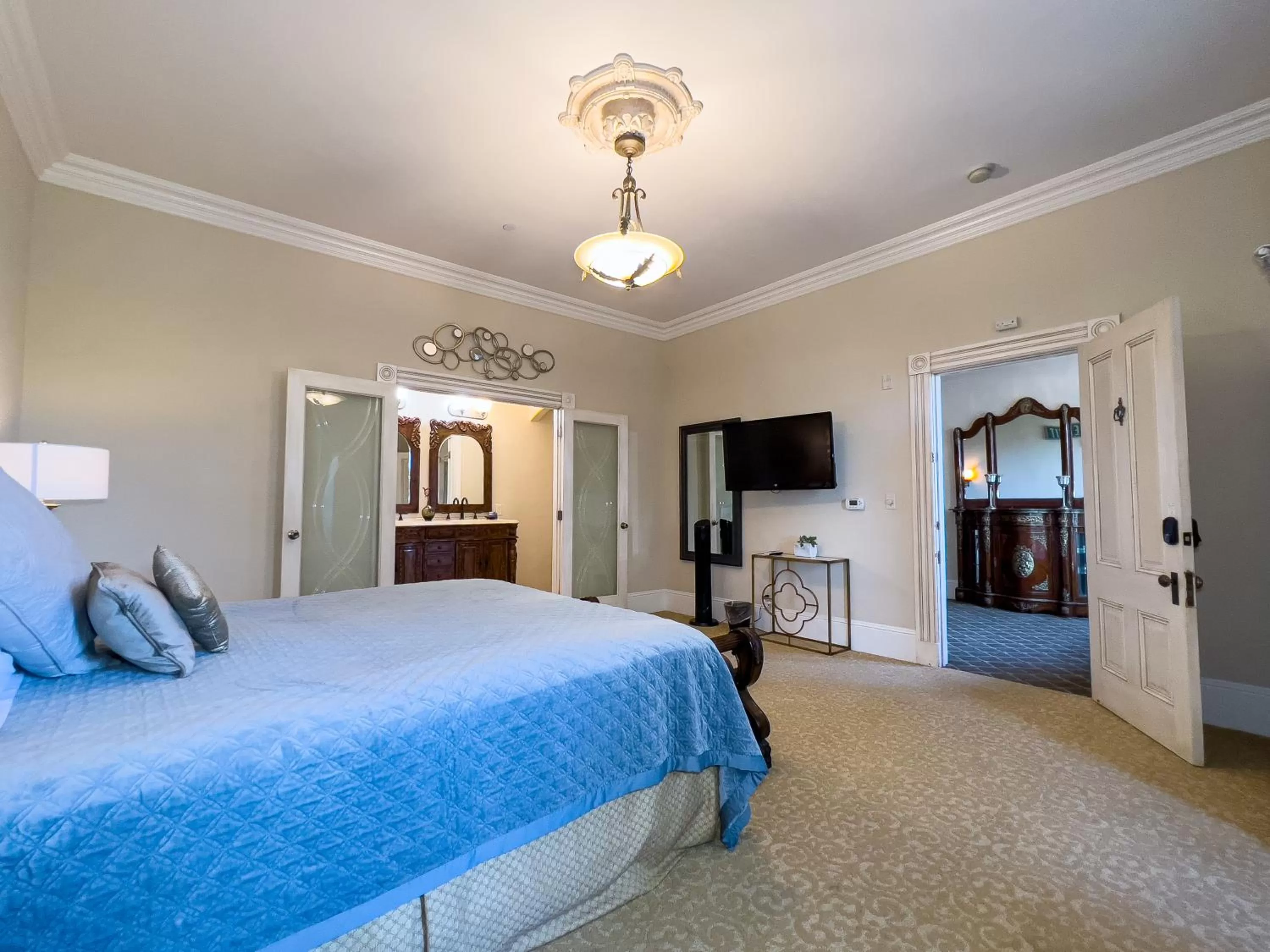 Bedroom, Bed in Chateau Coralini