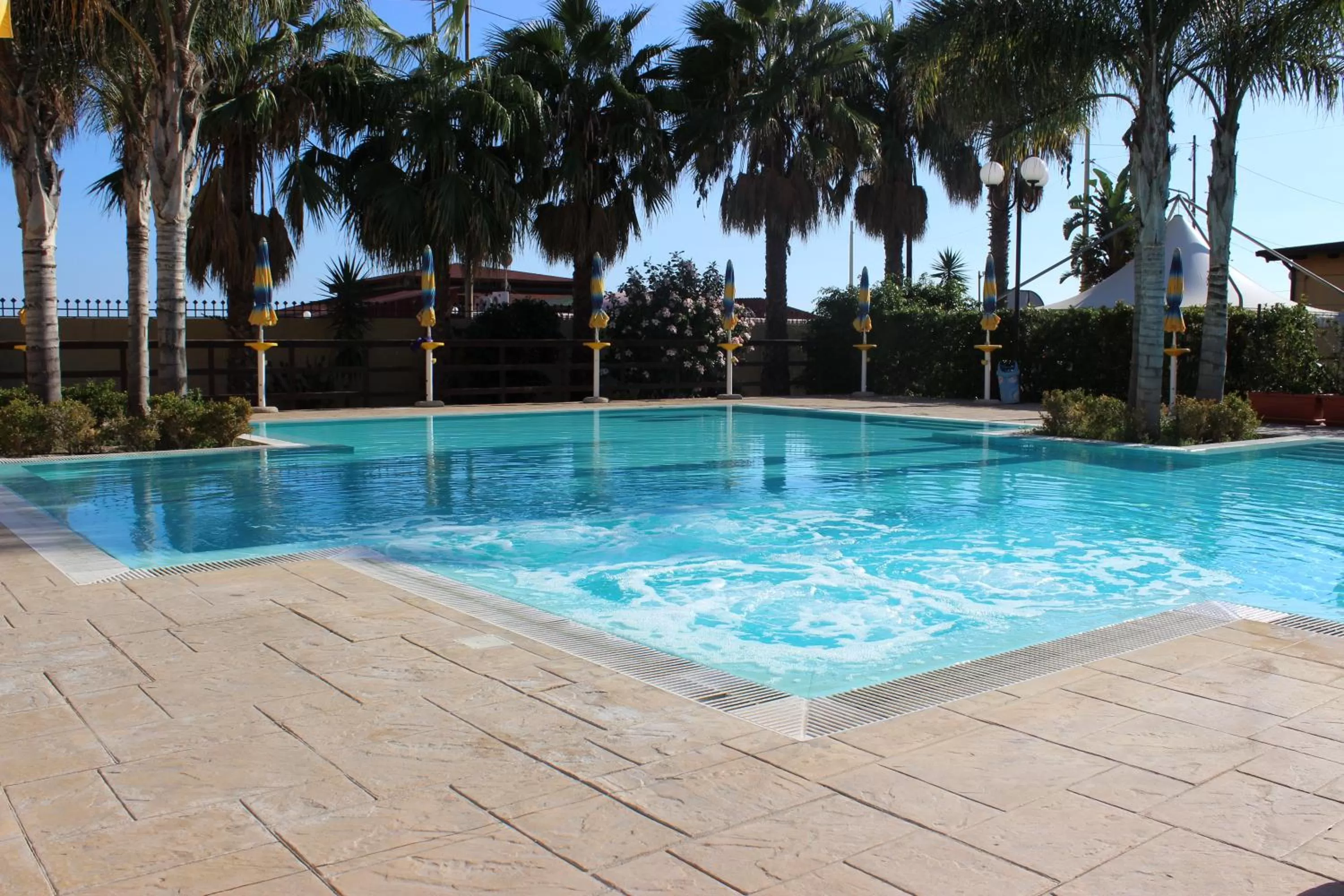 Swimming Pool in Case Vacanze Ancora