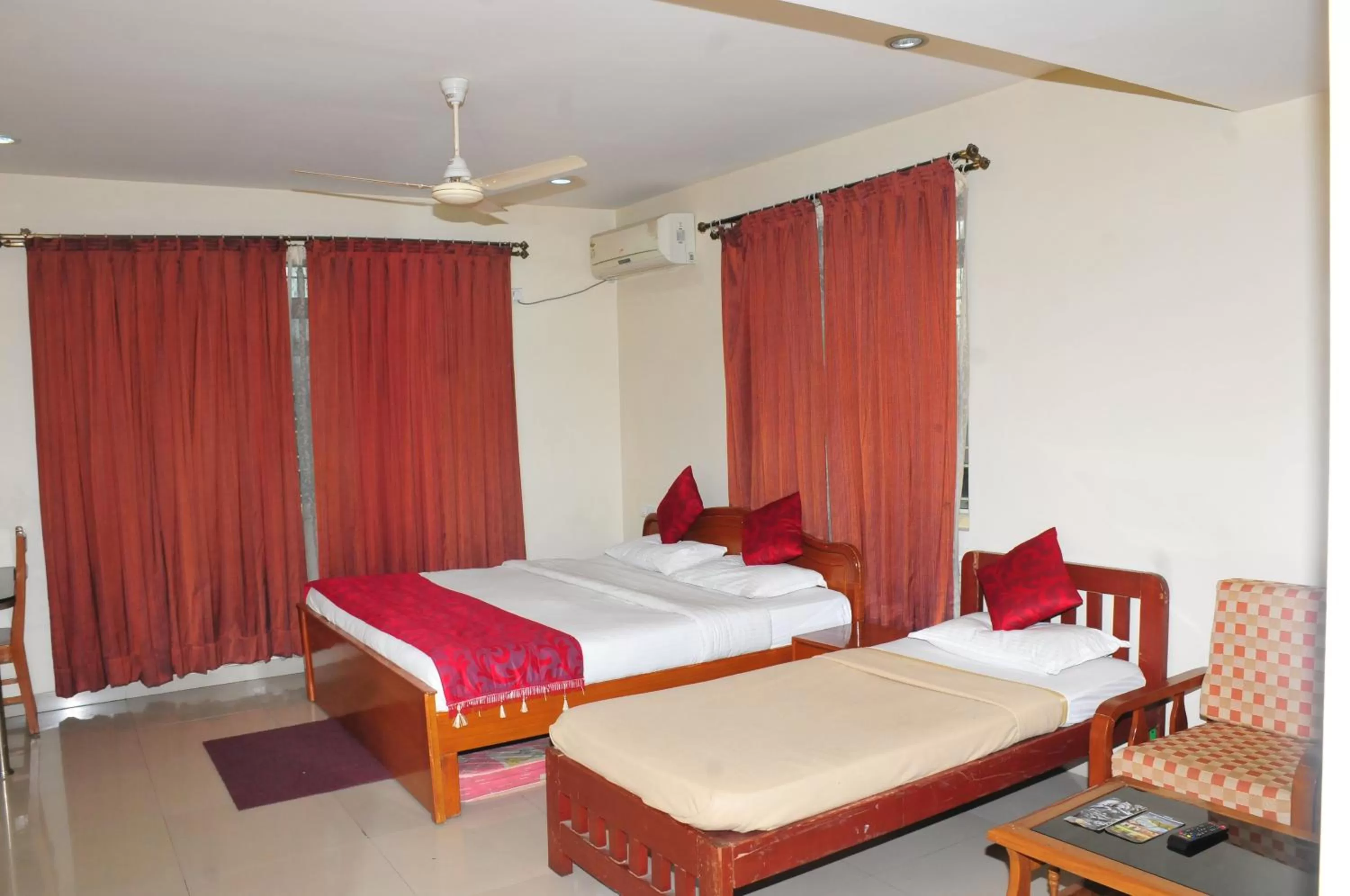 Bed in KSTDC Hotel Mayura Velapuri Belur
