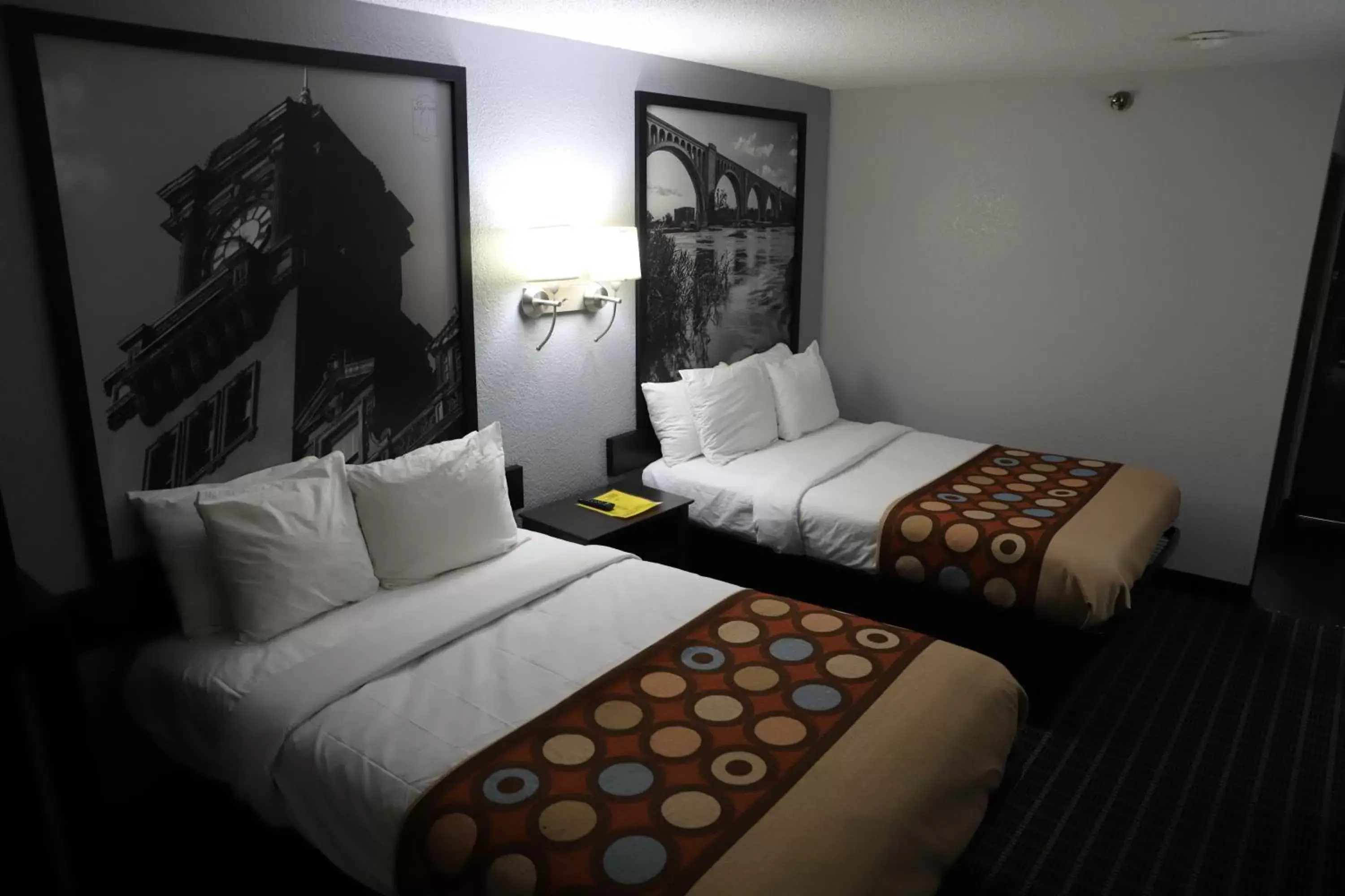 Bed in Super 8 by Wyndham Richmond Airport VA