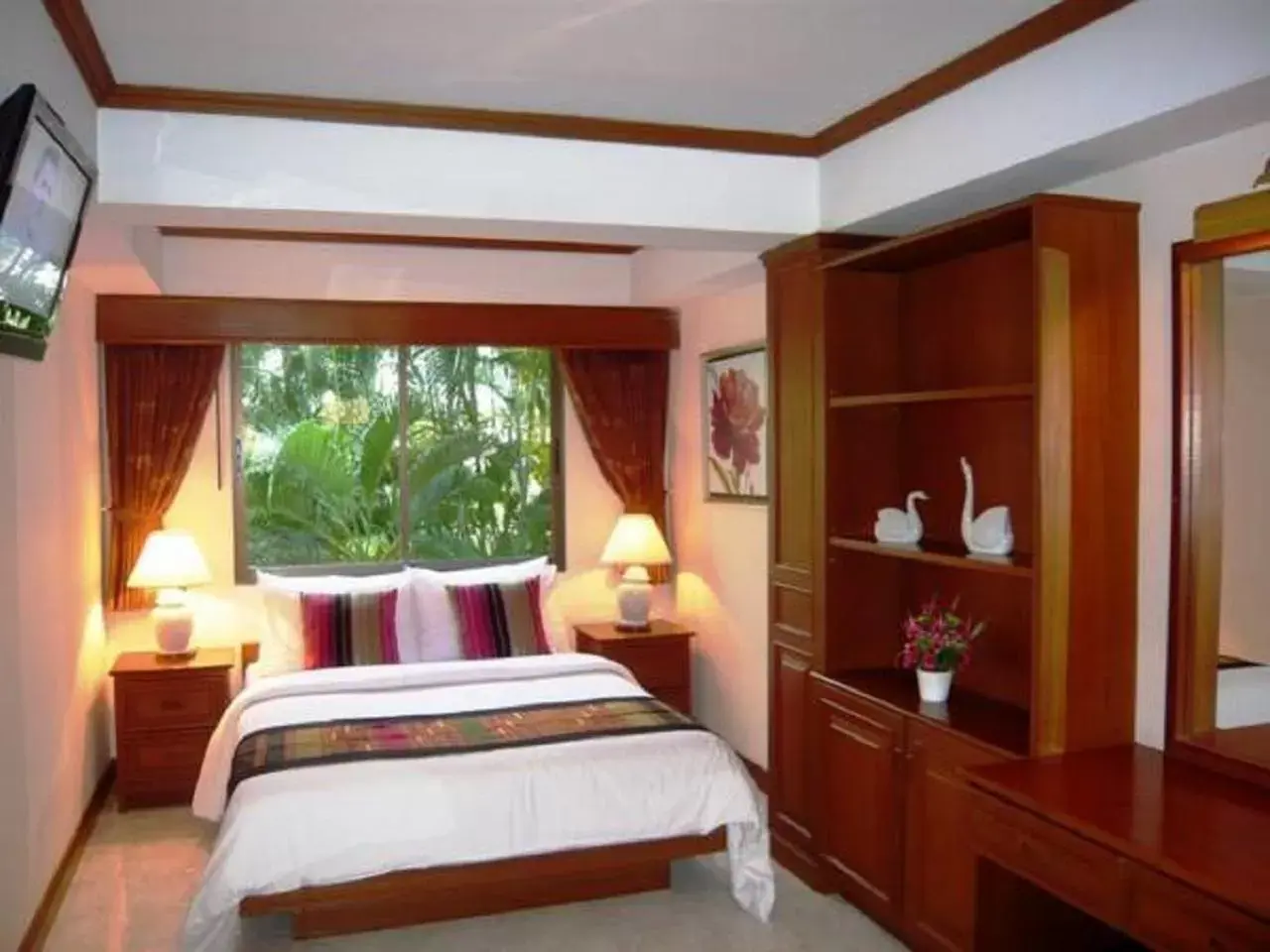 Bed in The Residence Garden Bed in The Residence Garden