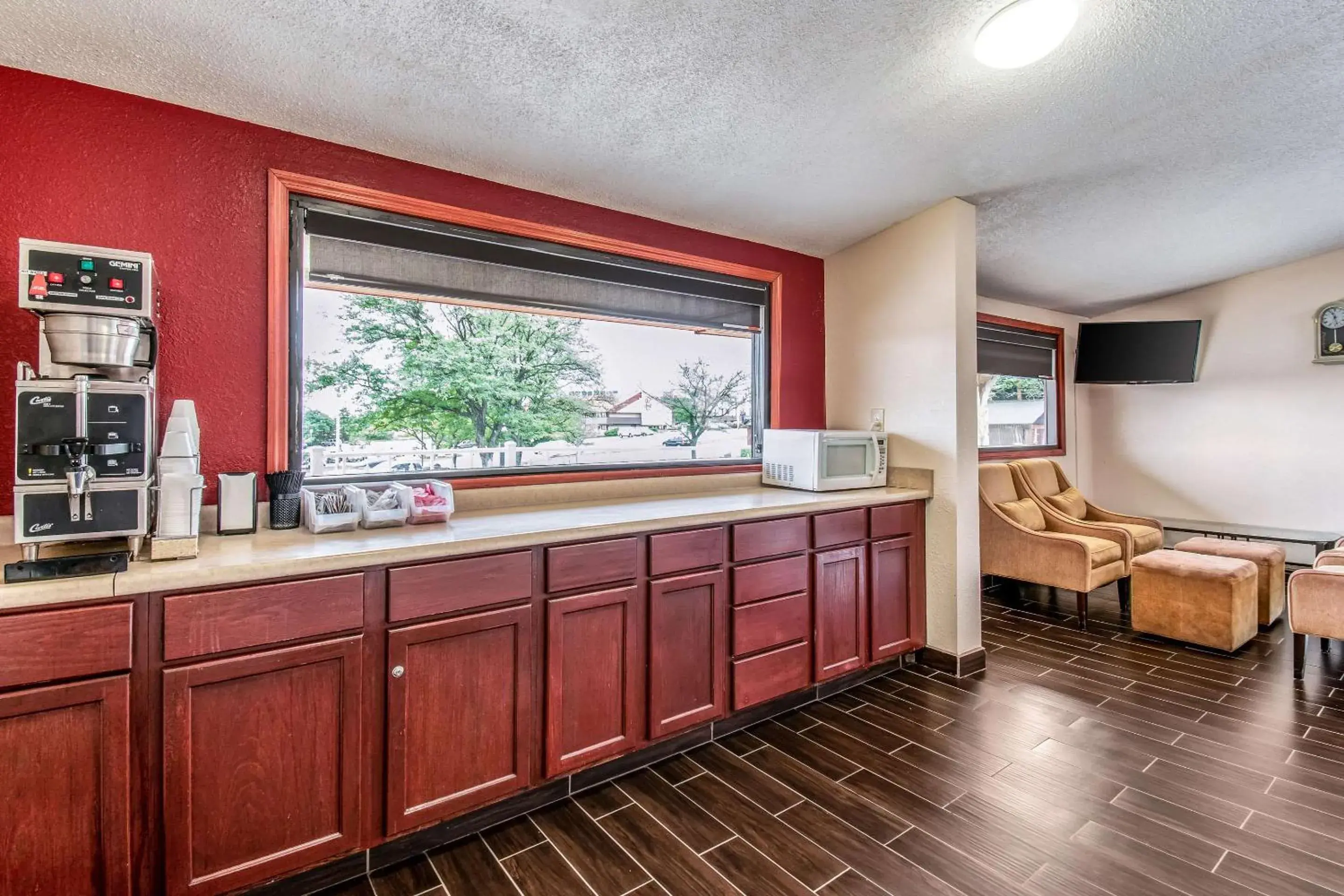 Restaurant/places to eat, Kitchen/Kitchenette in Rodeway Inn Restaurant/places to eat, Kitchen/Kitchenette in Rodeway Inn