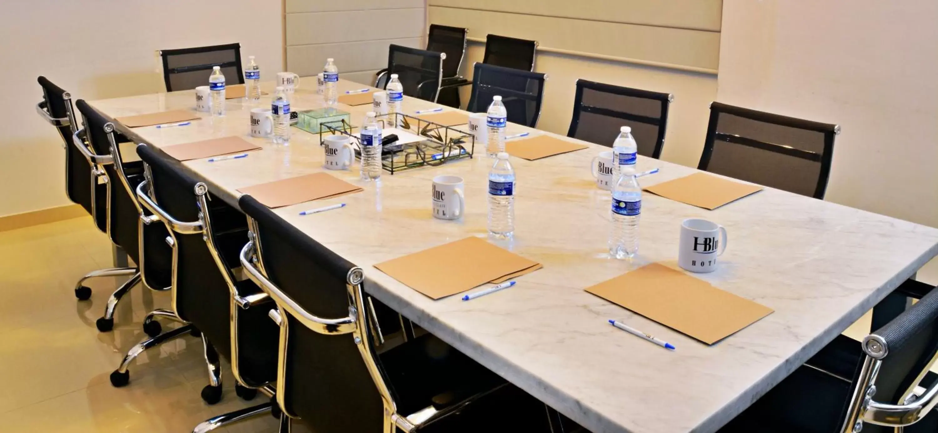 Business facilities in Hotel HBlue