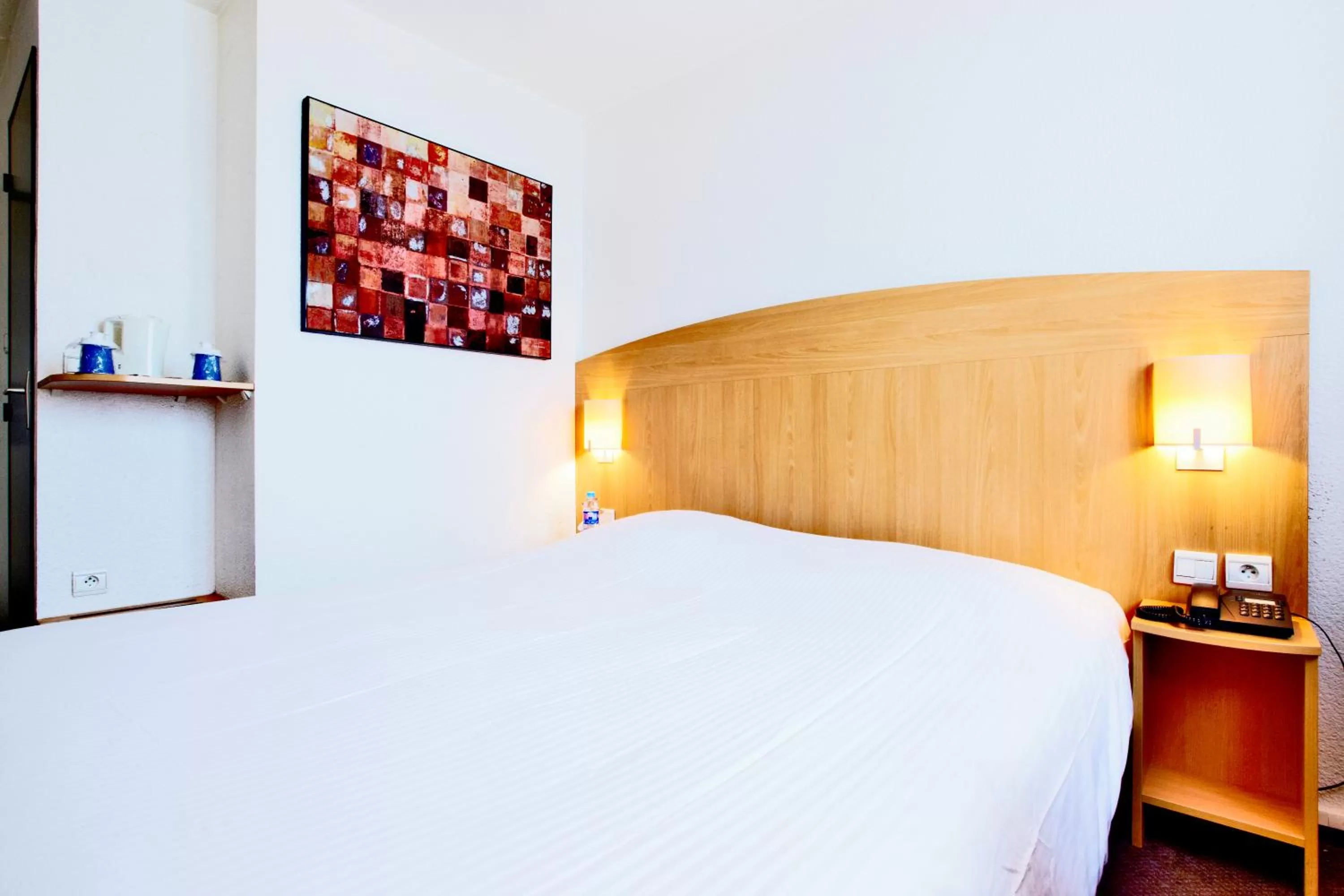 Bed in Hôtel Restaurant Kyriad Mulhouse Nord Illzach