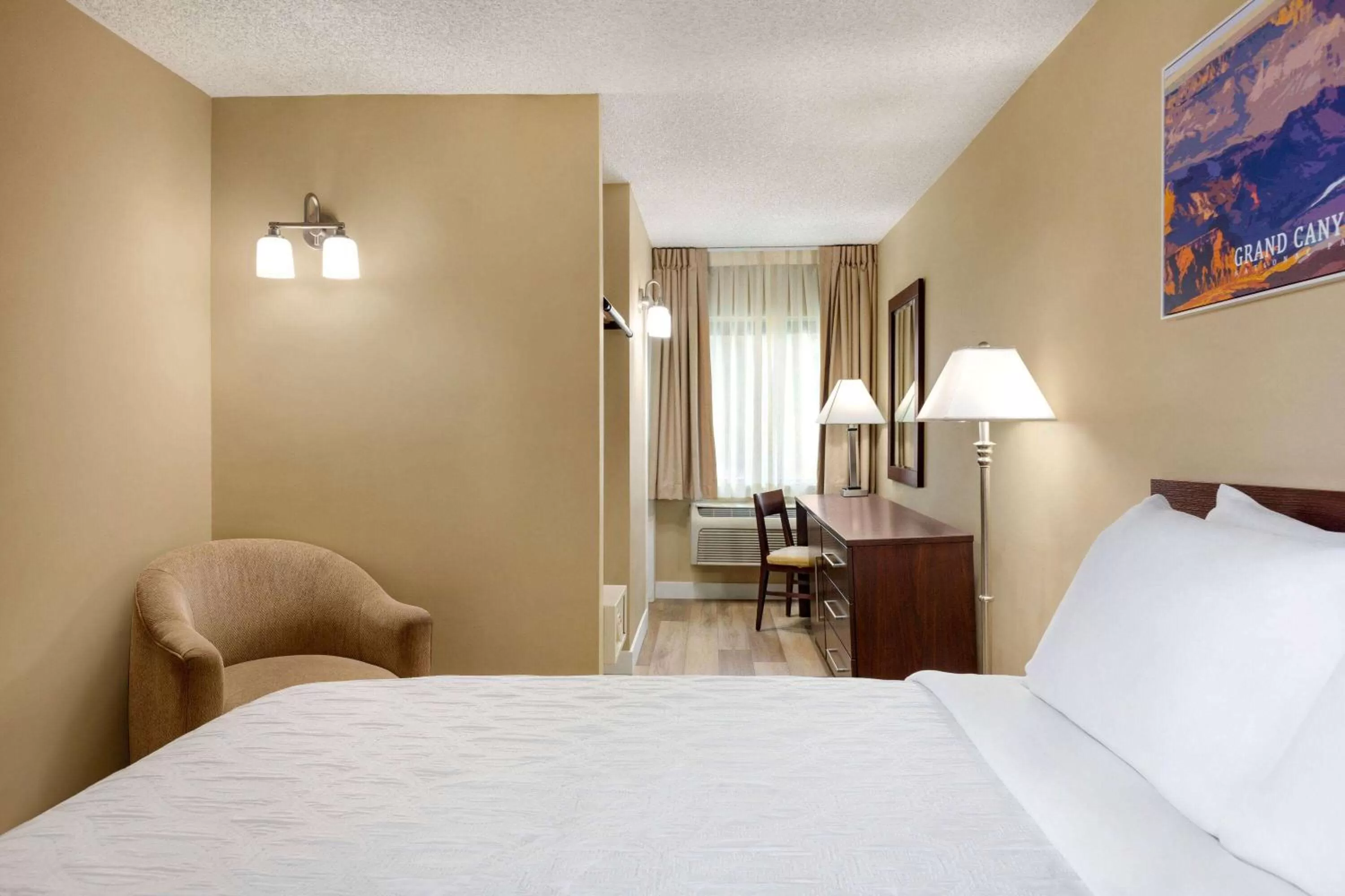 Bedroom, Bed in Travelodge by Wyndham Presidio San Francisco