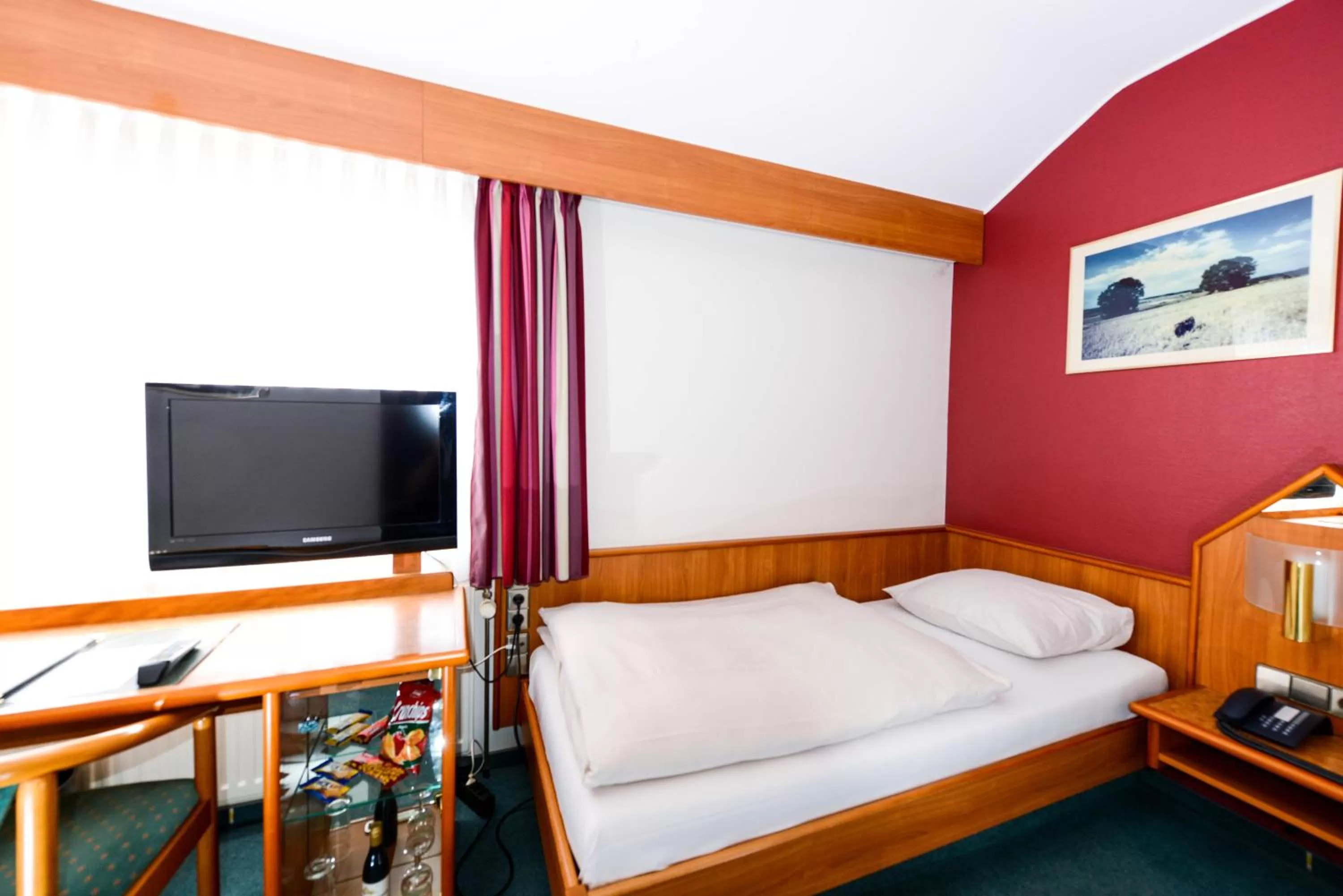 TV and multimedia, Bed in Hotel Christophe Colomb