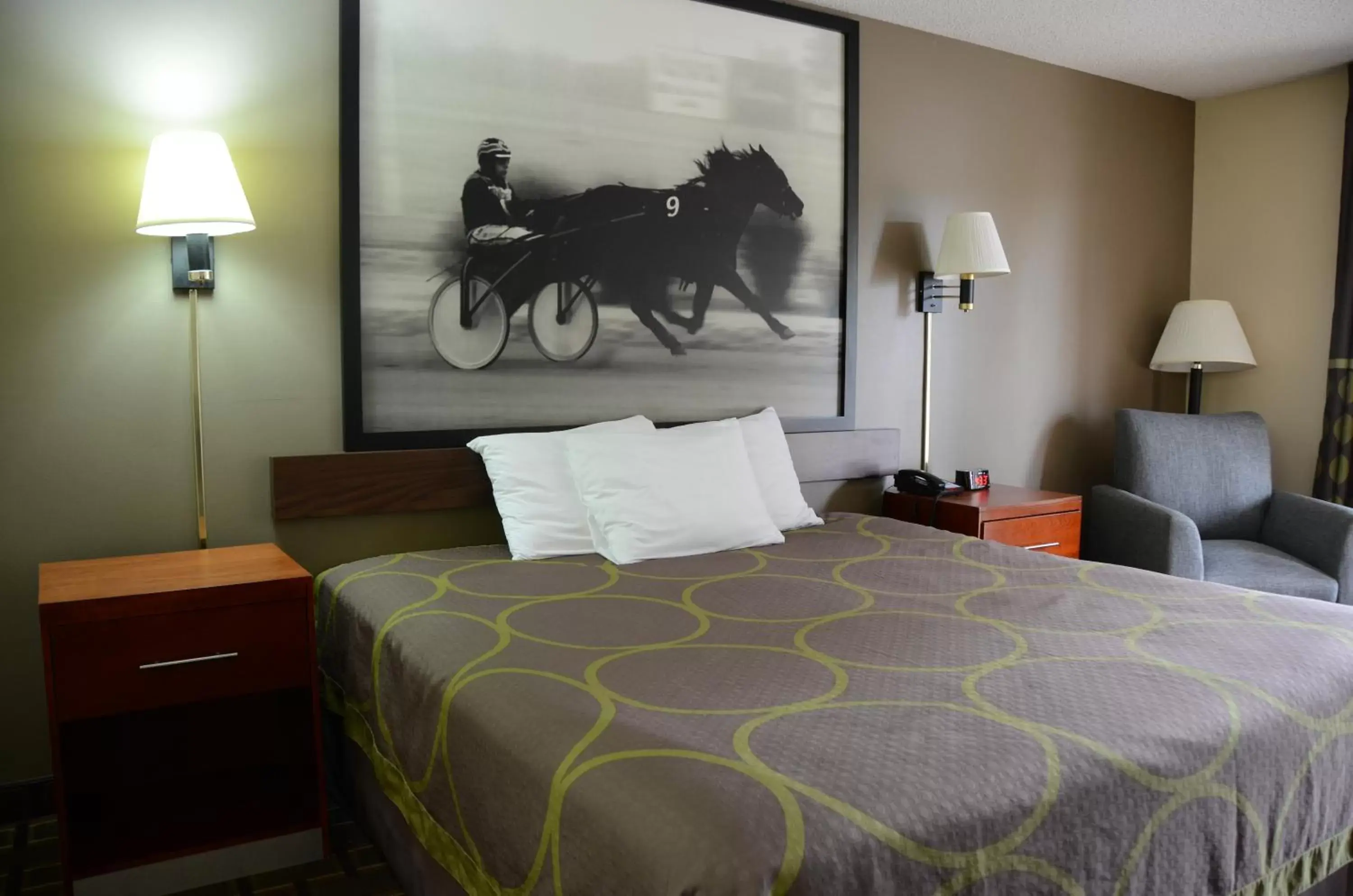 Bed in Super 8 by Wyndham Franklin Hwy 31 Bed in Super 8 by Wyndham Franklin Hwy 31