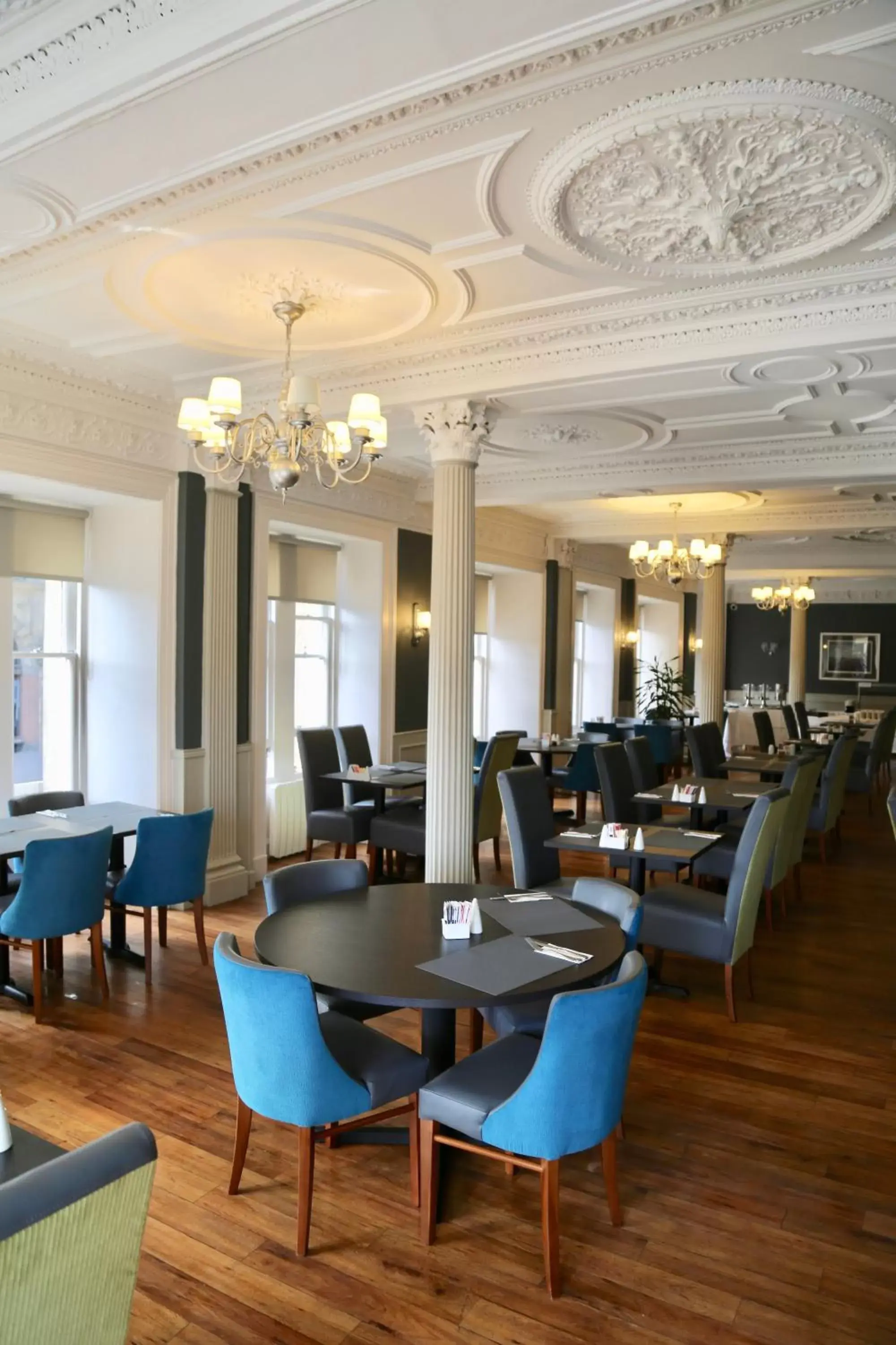 Restaurant/Places to Eat in Old Waverley Hotel