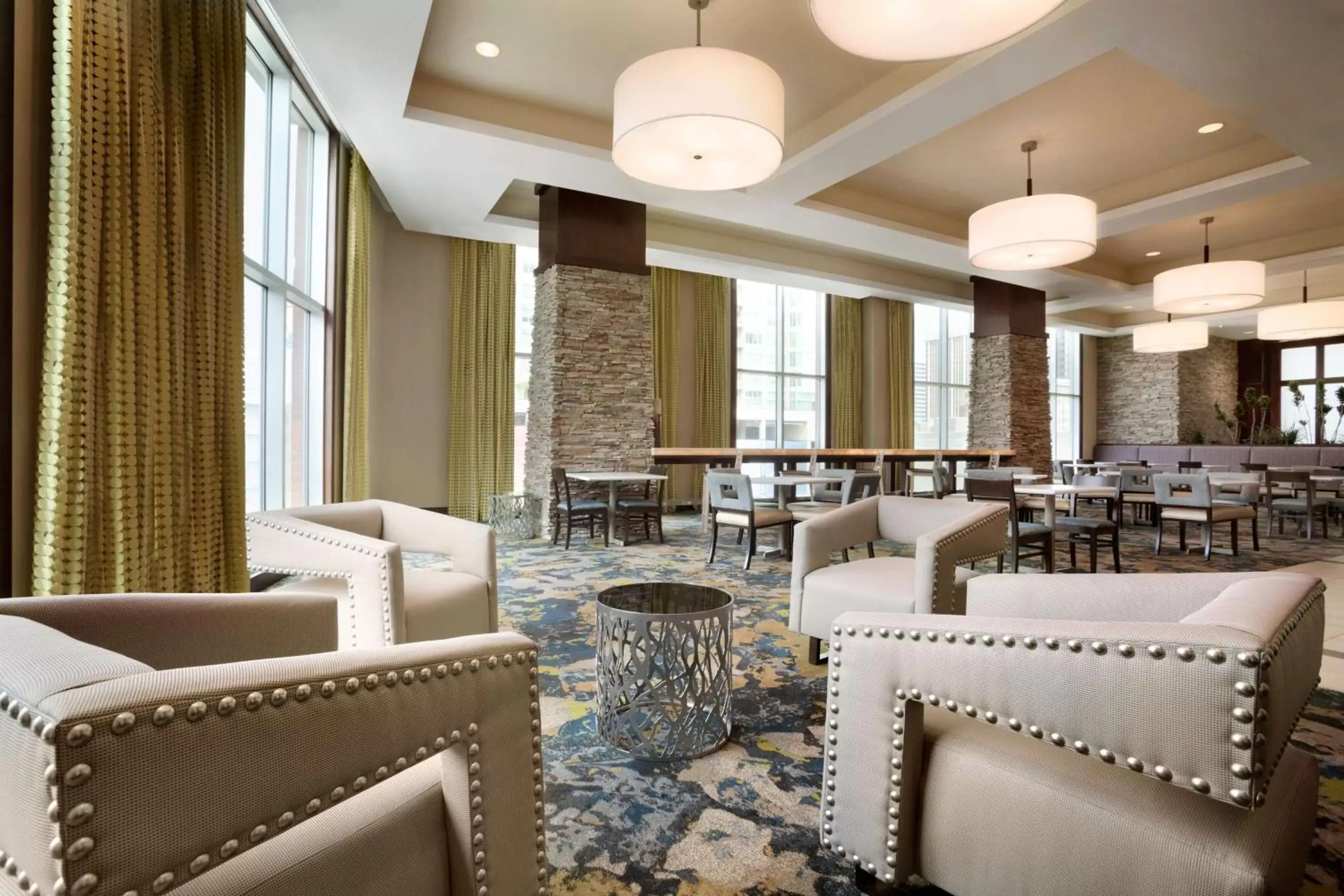Lobby or reception, Lounge/Bar in Embassy Suites by Hilton Denver Downtown Convention Center