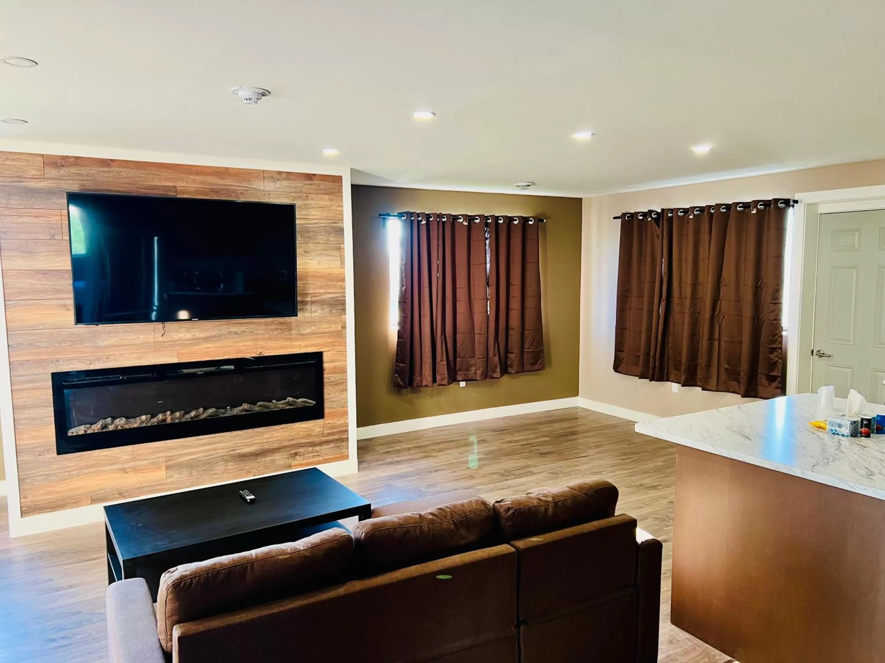 Living room in Super 8 by Wyndham Niagara Falls ON