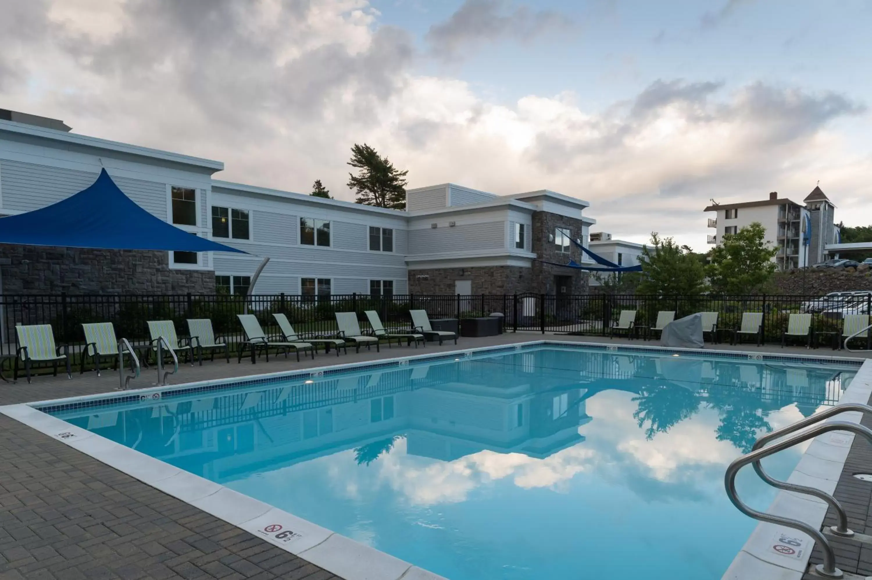 Swimming Pool in Atlantic Oceanside Hotel & Conference Center