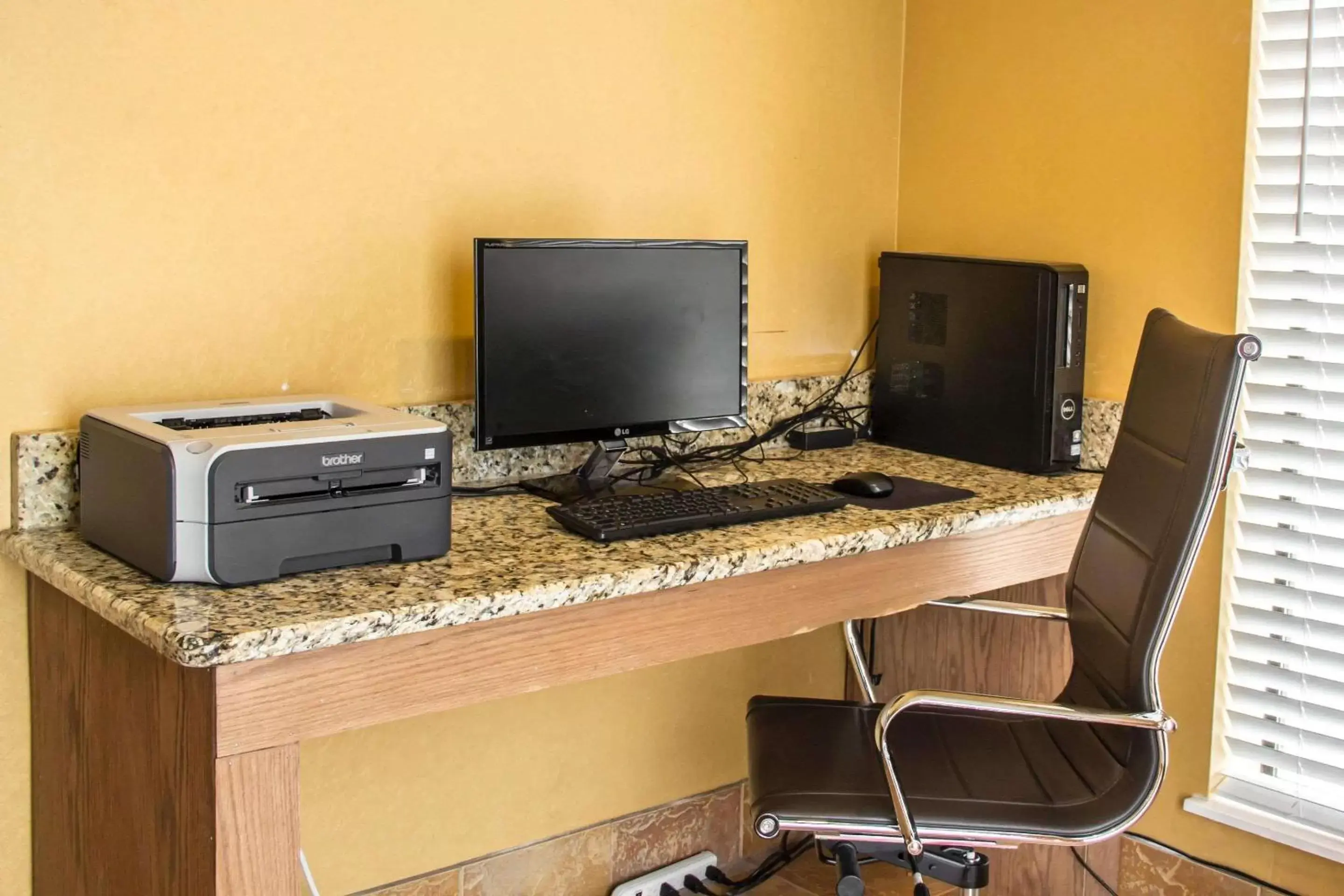 Business facilities, TV/Entertainment Center in Comfort Suites Sea World/ Lackland