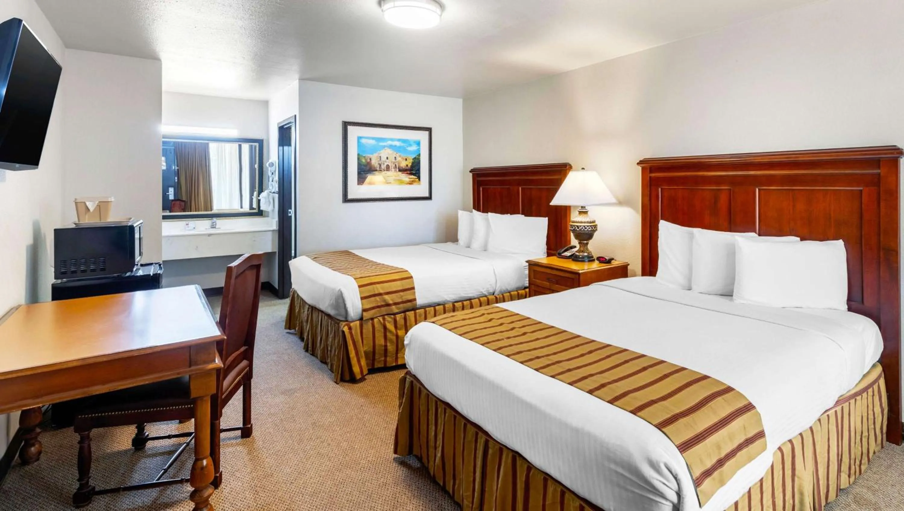 Photo of the whole room, Bed in Magnuson Grand Hotel and Conference Center Tyler