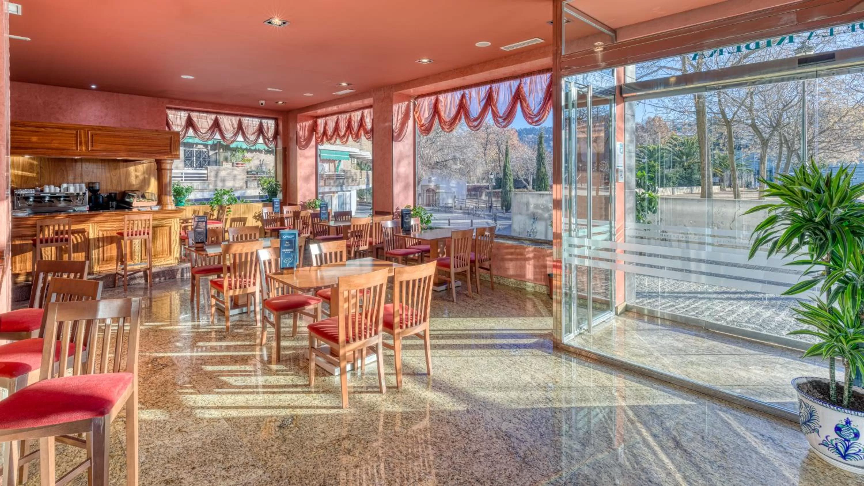 Lounge or bar in Senator Granada