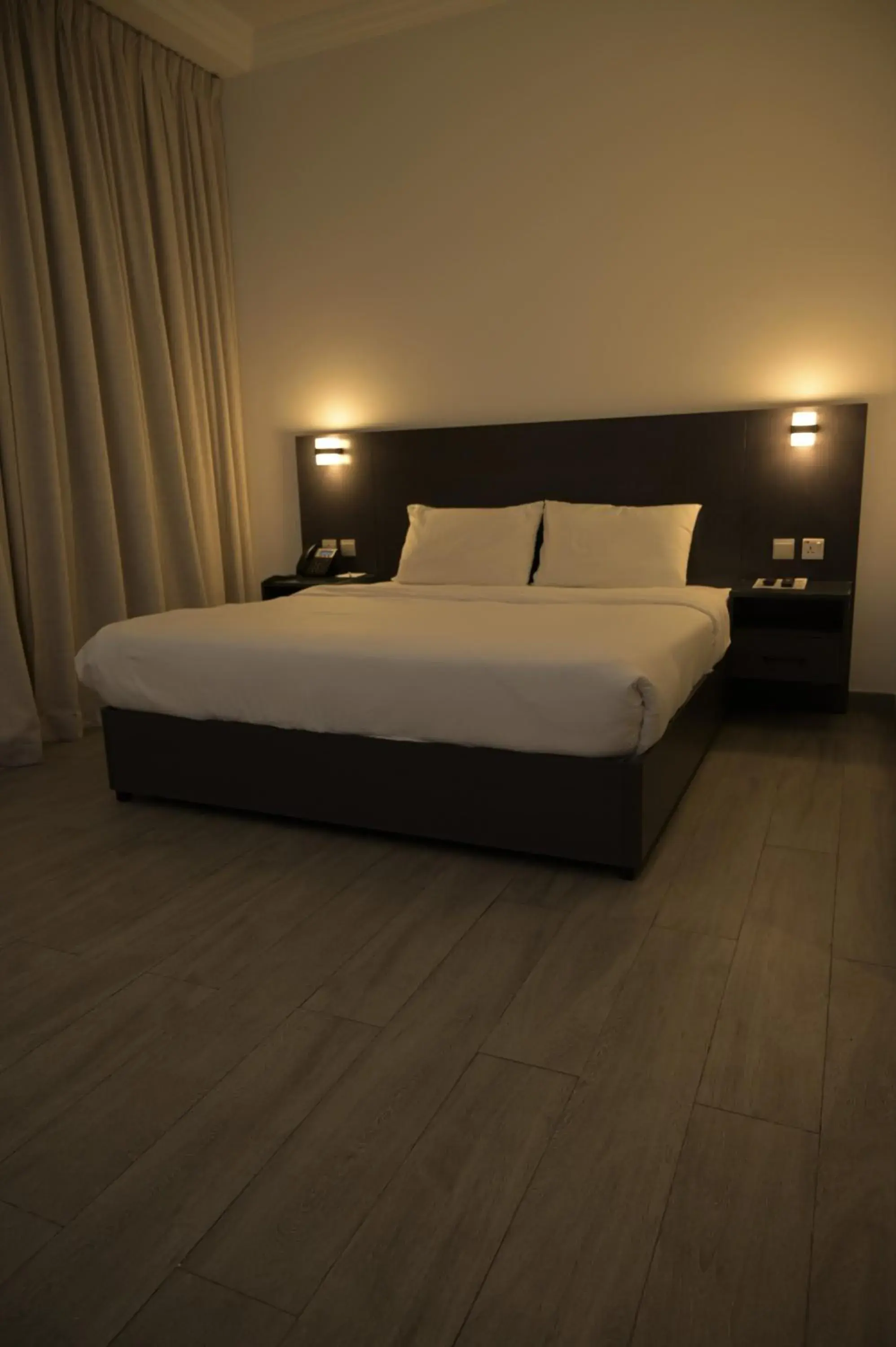 Bedroom, Bed in Garden City Hotel Dubai