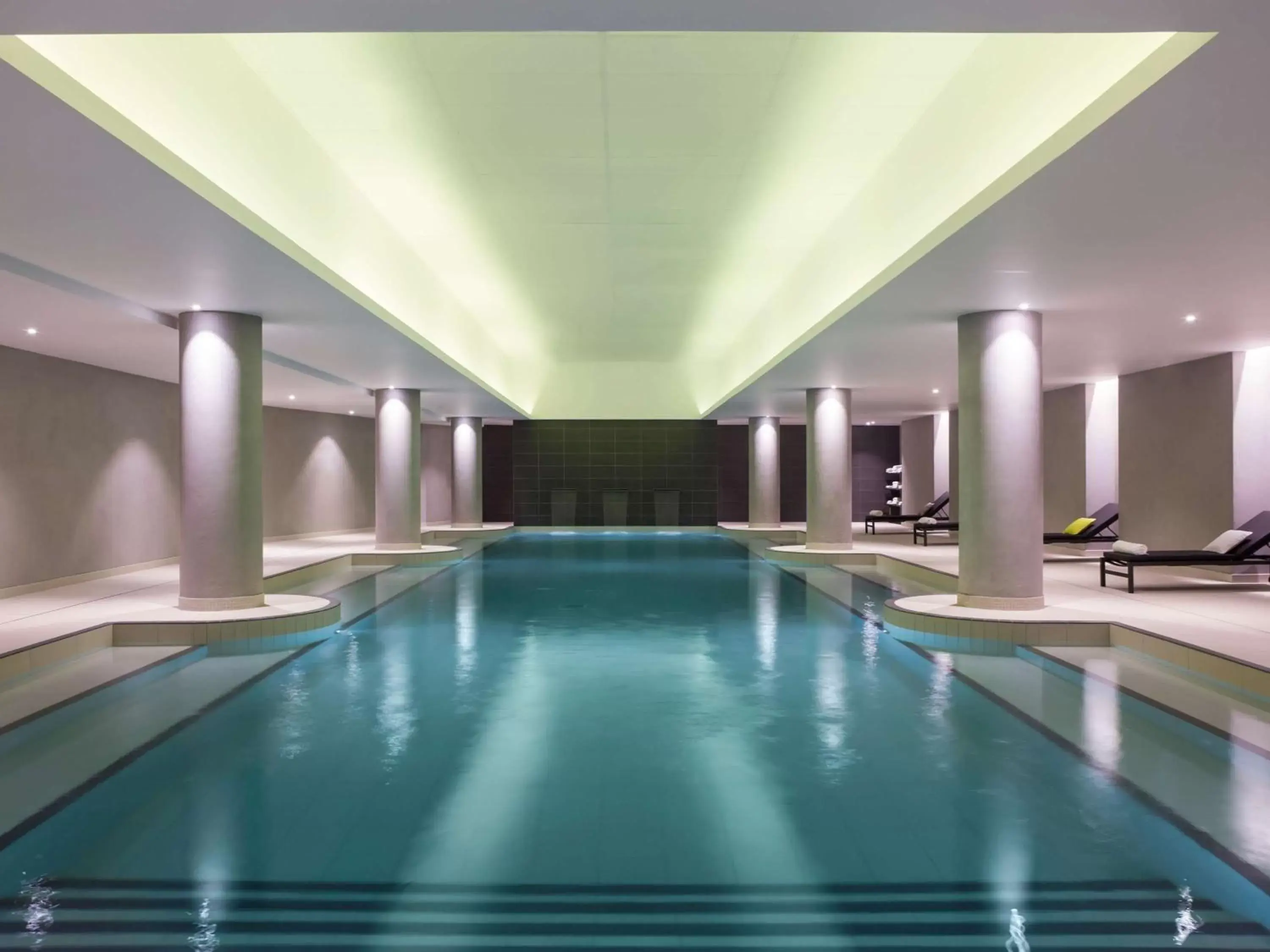 On site, Swimming Pool in Pullman Paris Roissy Cdg Airport