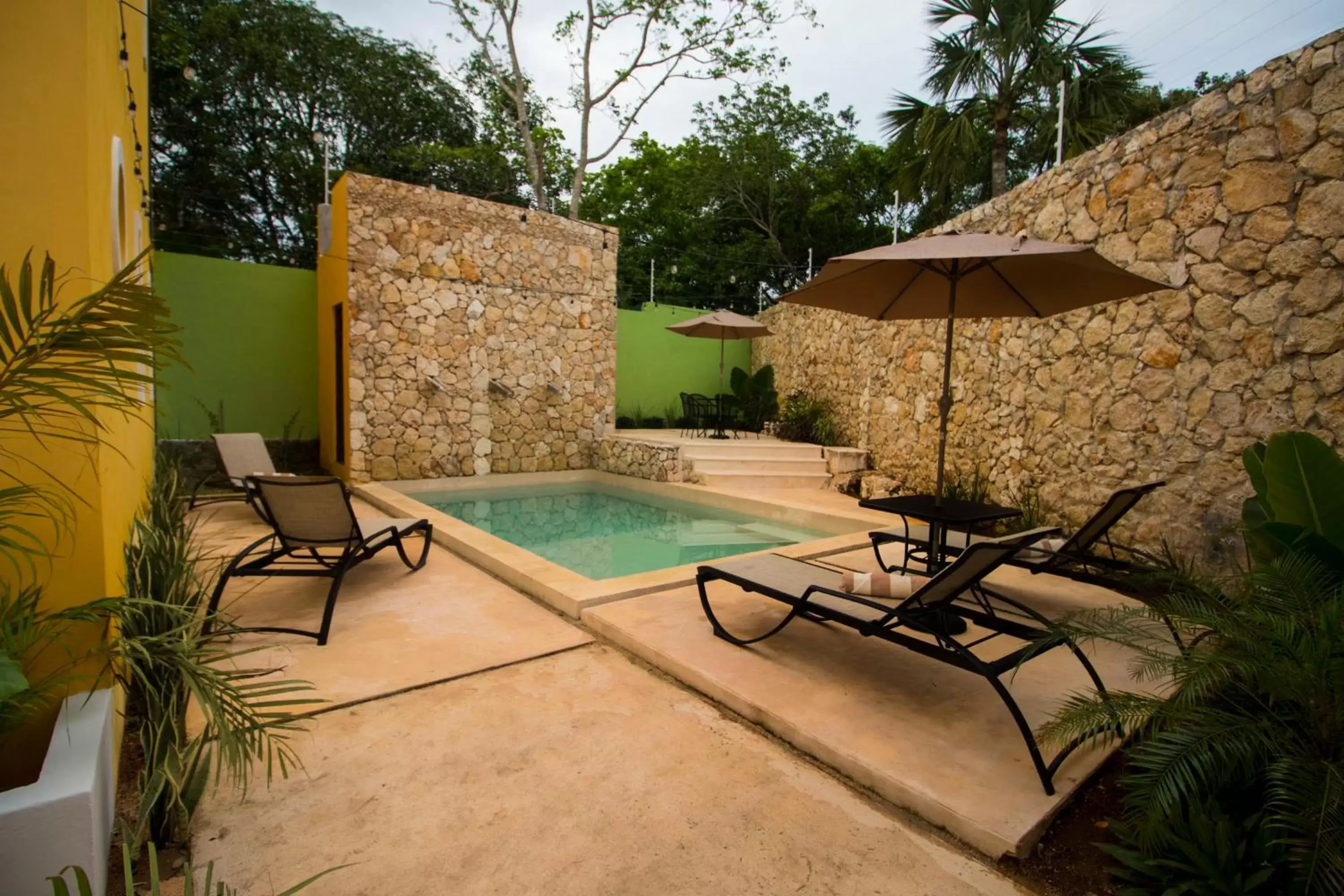 Balcony/Terrace, Swimming Pool in Hotel Boutique SAYAB