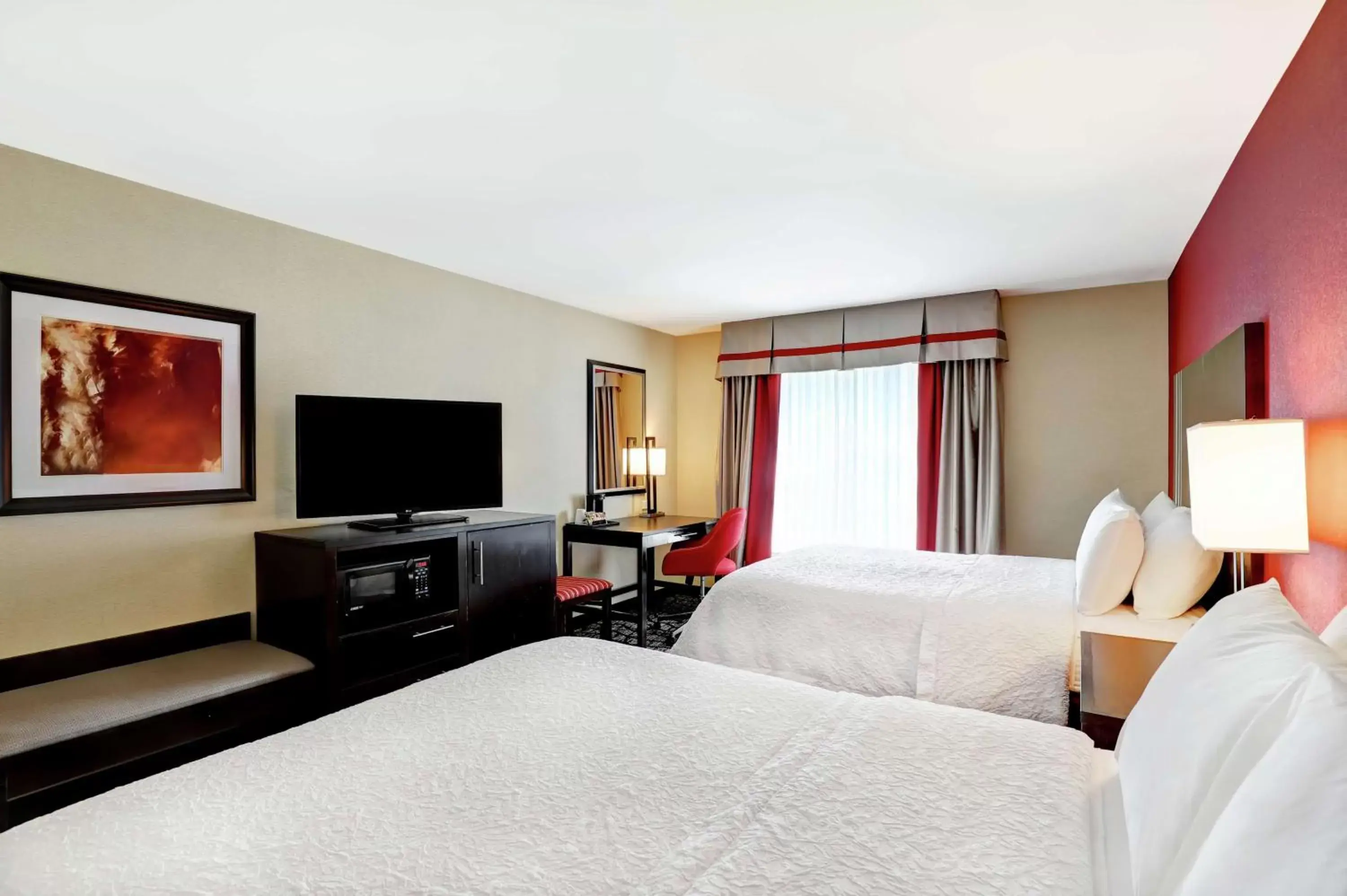 Bedroom in Hampton Inn by Hilton Chilliwack