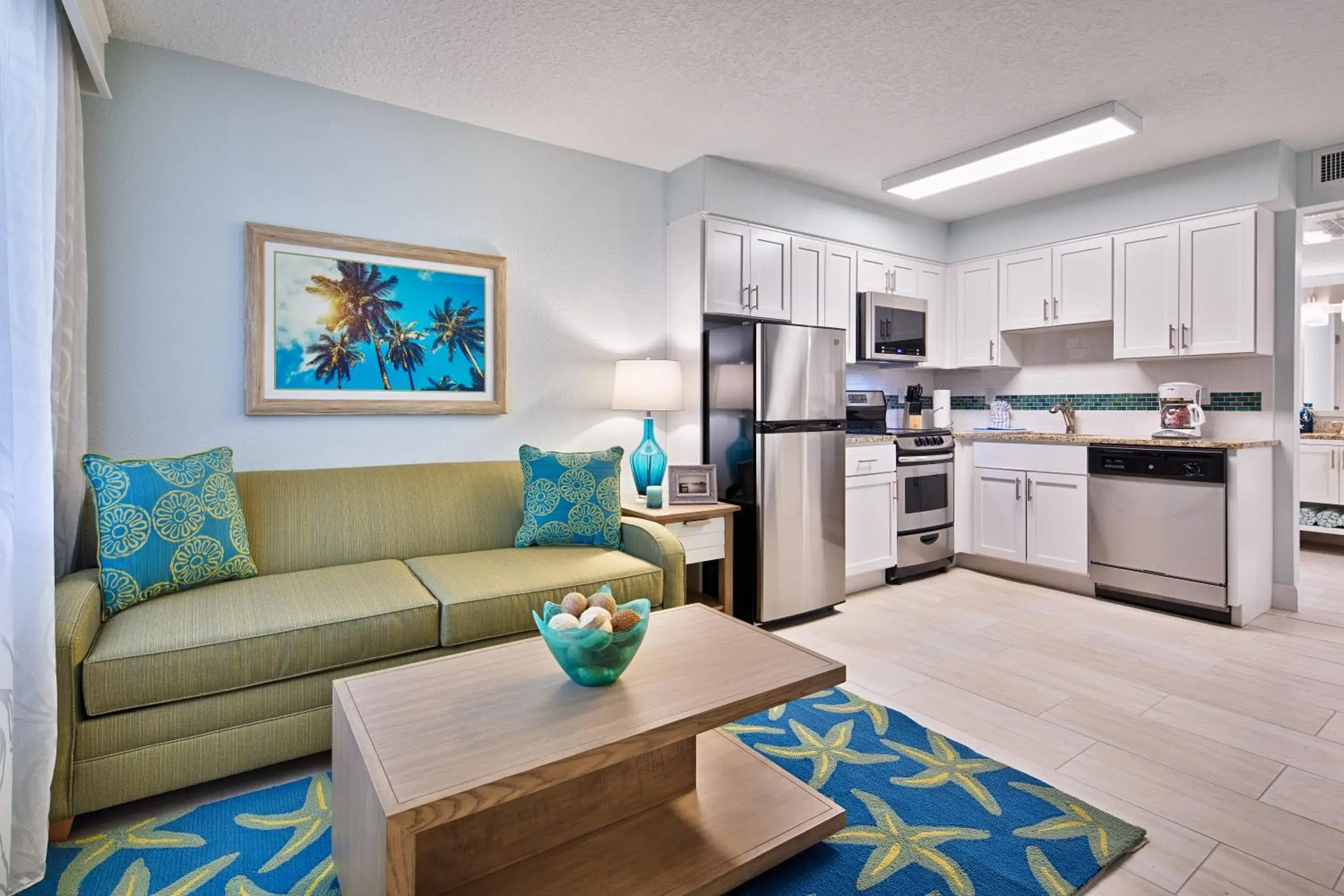 Bed, Kitchen/Kitchenette in Grand Seas by Exploria Resorts