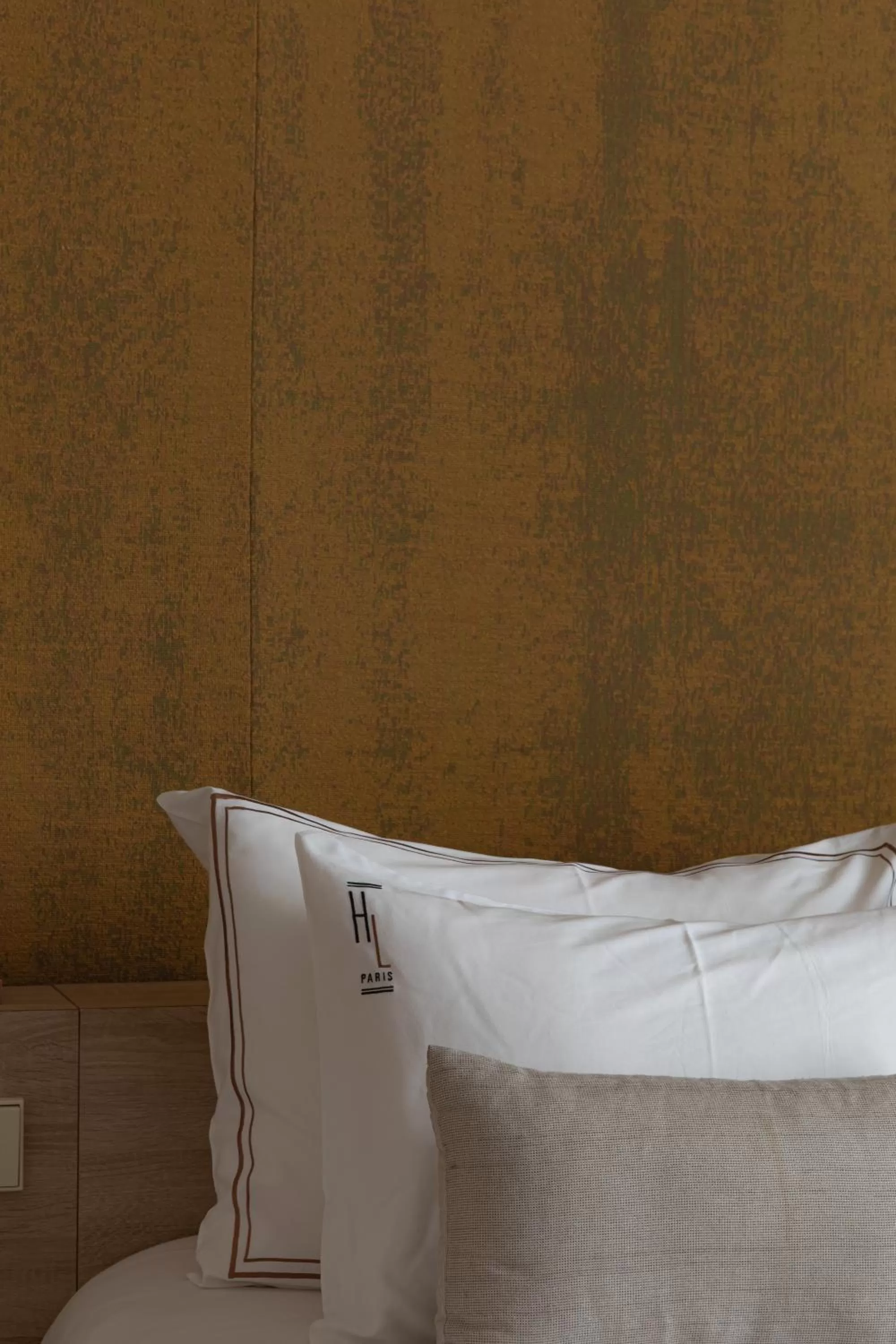 Property logo or sign, Bed in Hôtel de Lille - Saint-Germain des Près