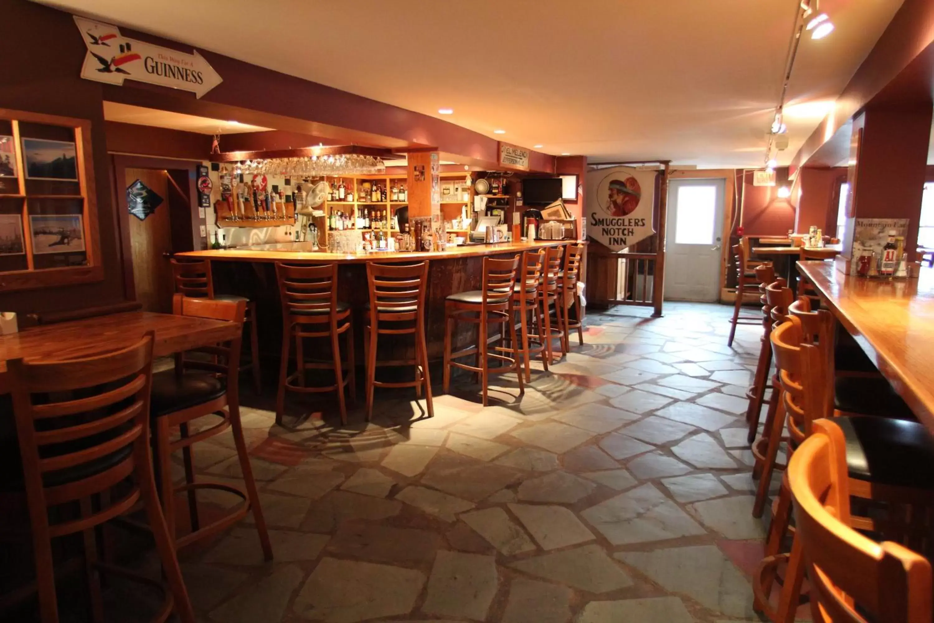Dinner, Lounge/Bar in Smugglers Notch Inn