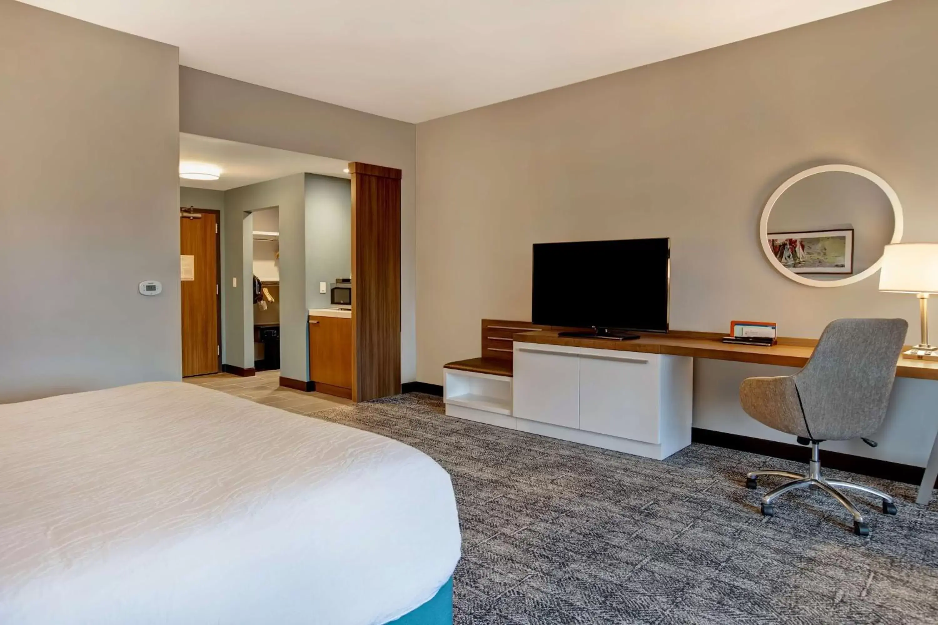 Bedroom, TV/Entertainment Center in Hilton Garden Inn Summerville, Sc