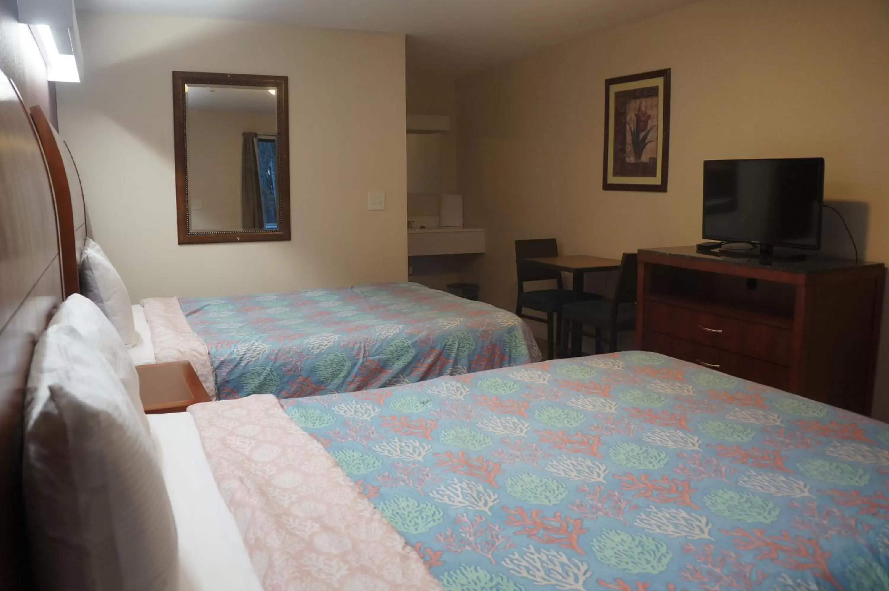 View (from property/room), Bed in Classic Motor Lodge Providence - West Greenwich