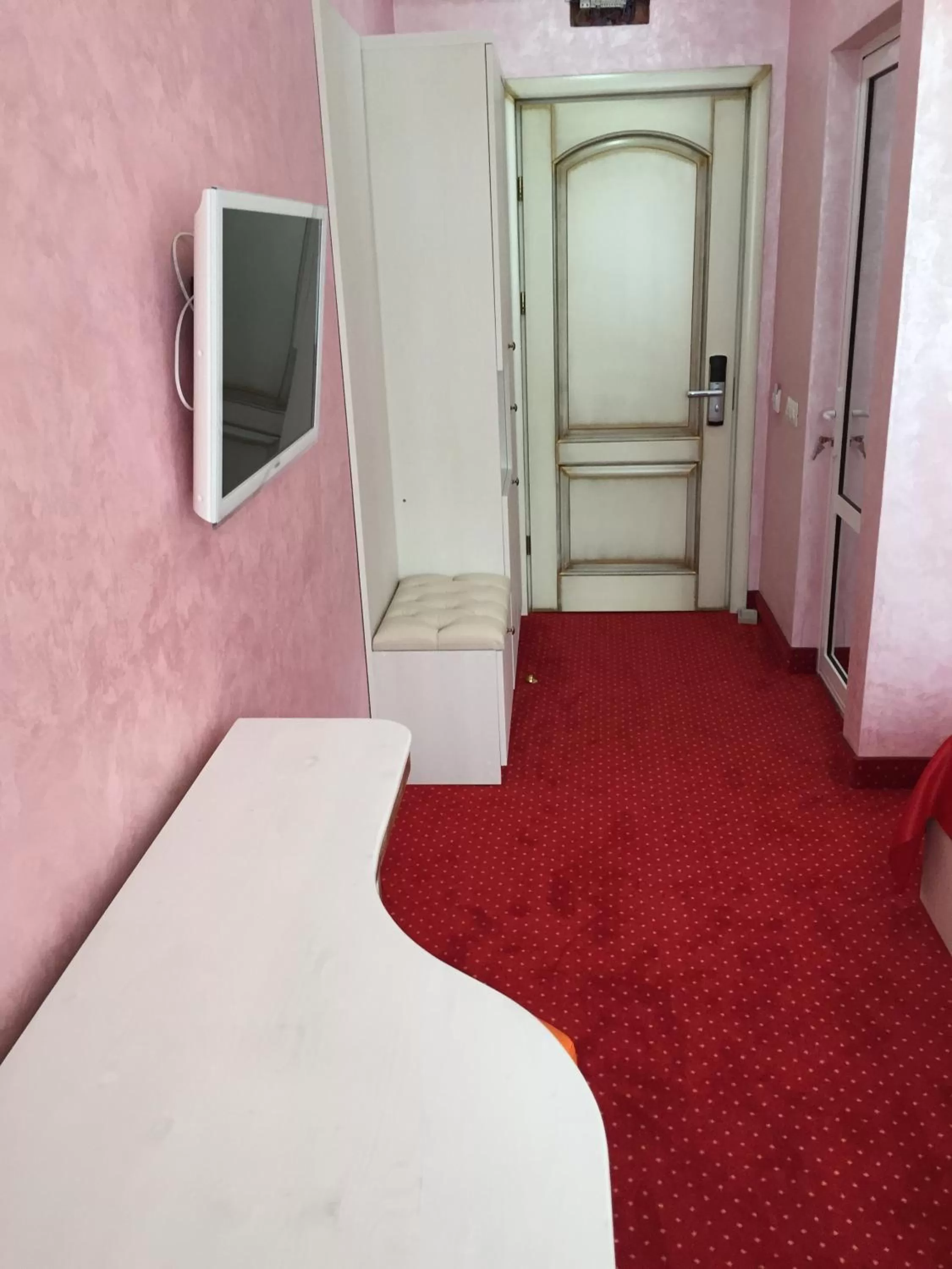 Photo of the whole room in Hamlet Hotel