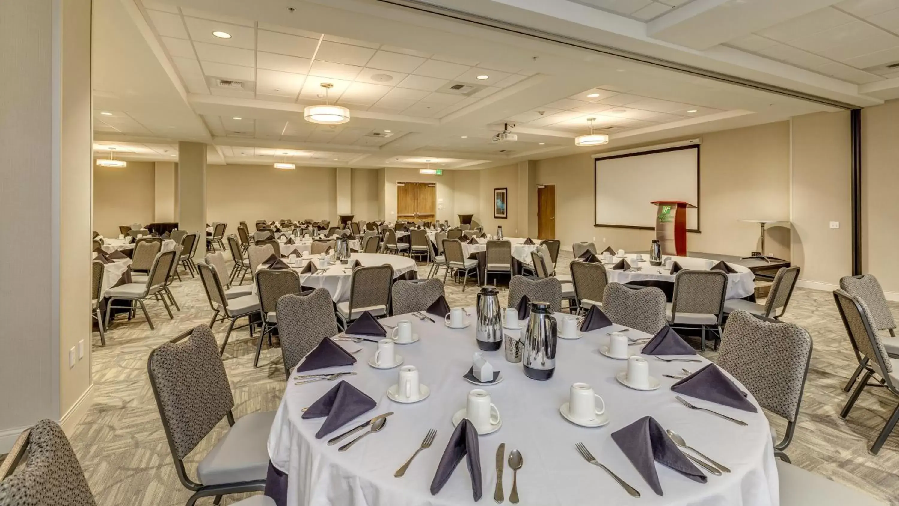 Banquet/Function facilities, Restaurant/Places to Eat in Holiday Inn Bellingham, an IHG Hotel