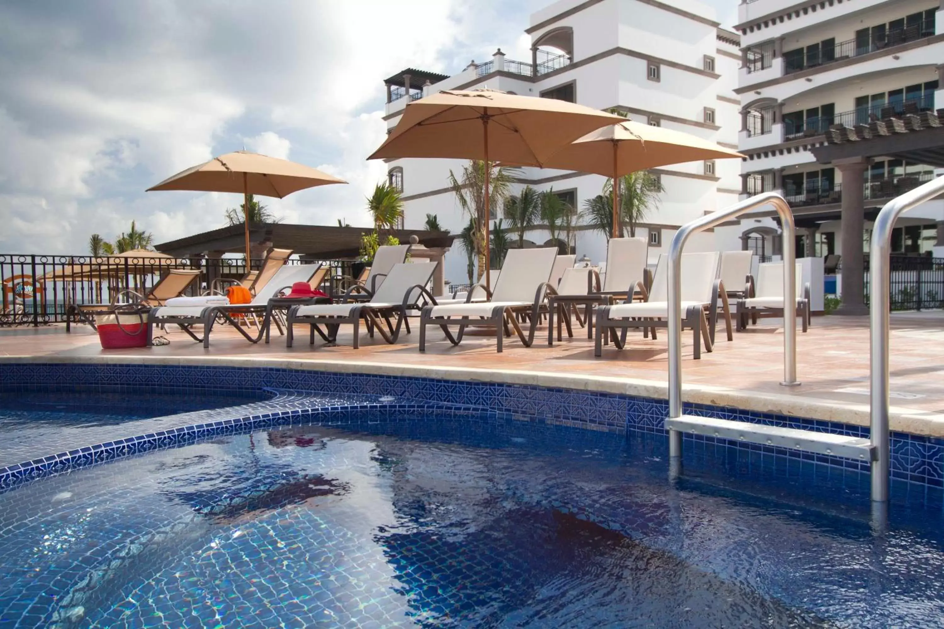 Swimming Pool in Grand Residences Riviera Cancun, All Inclusive