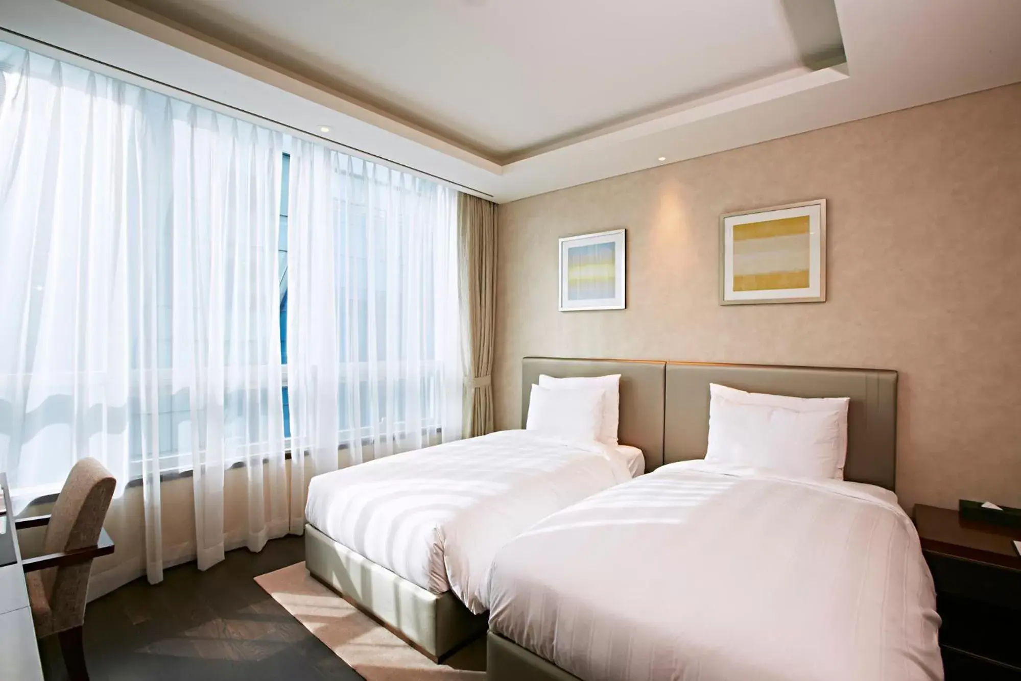 Bed in LOTTE City Hotel Myeongdong