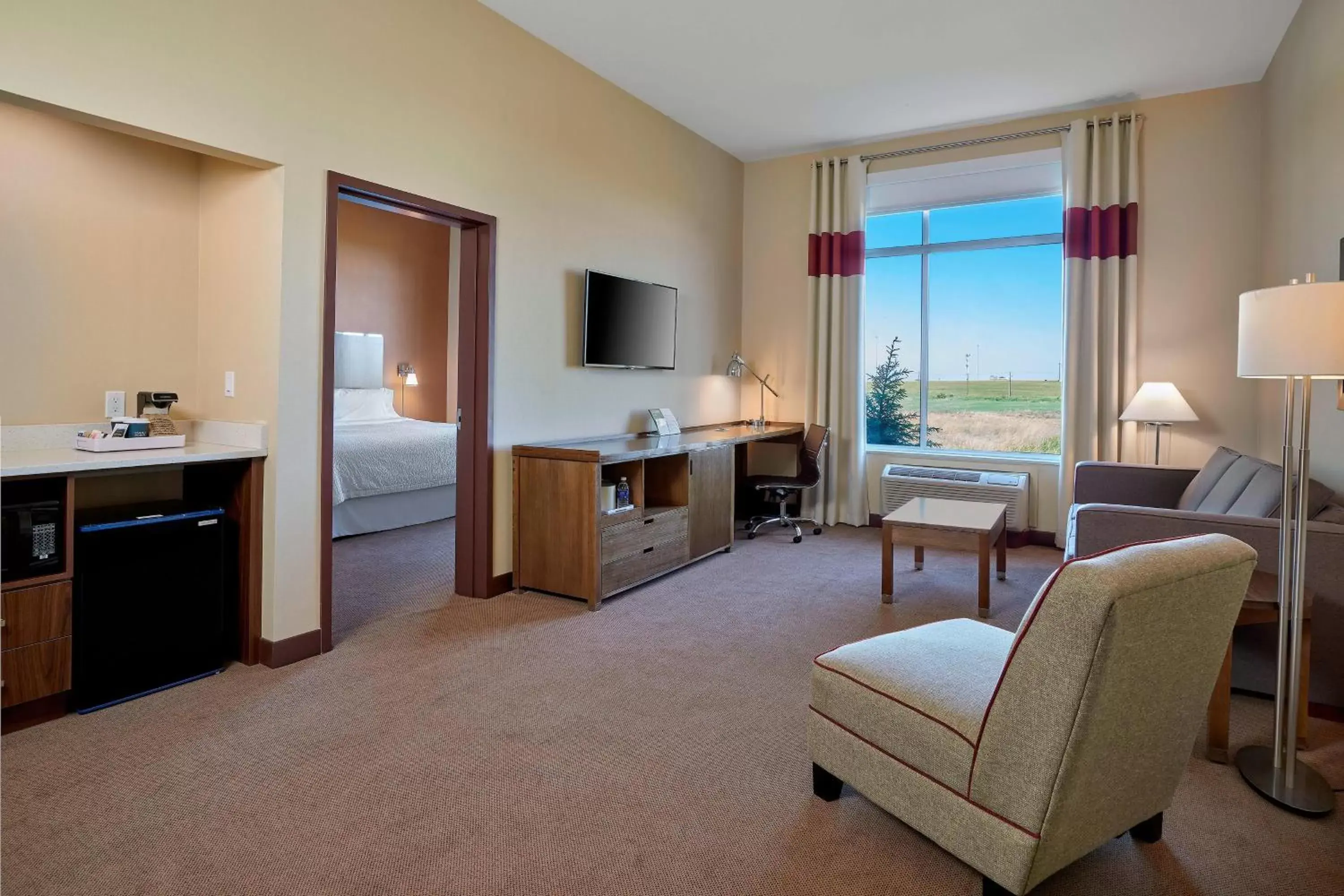 Bedroom, Seating Area in Four Points by Sheraton Sherwood Park